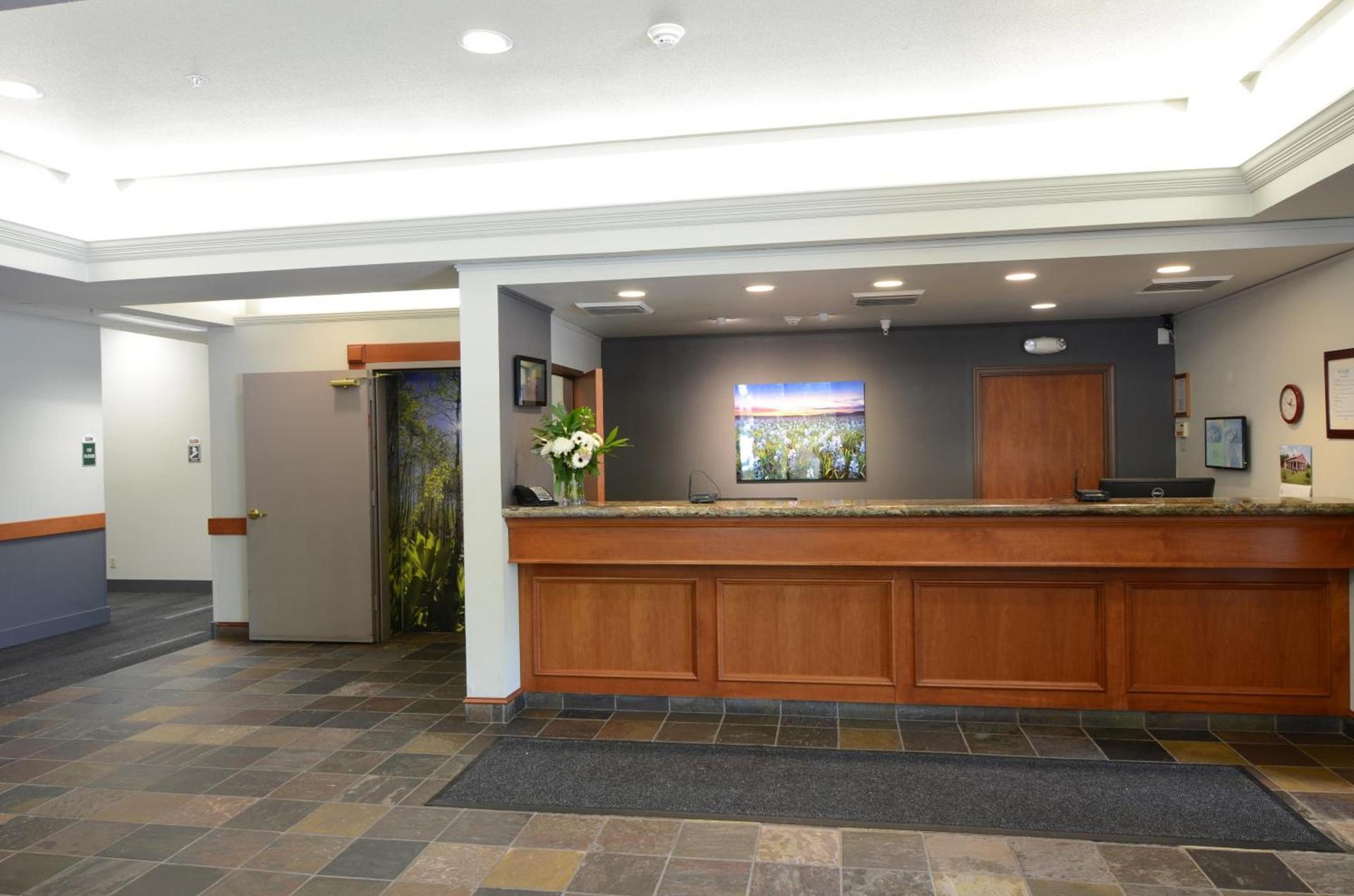 Wood River Inn & Suite photo 35