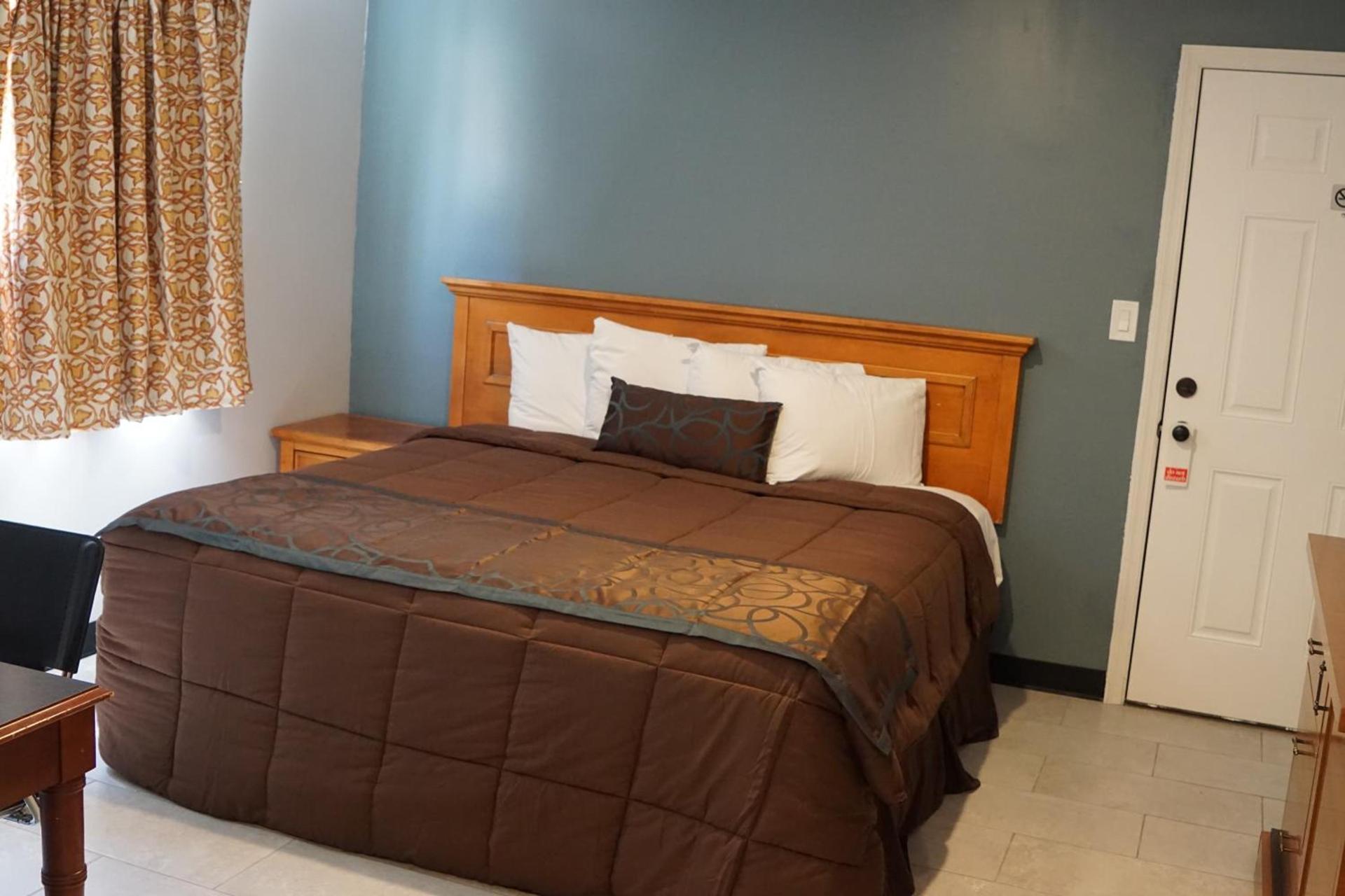 Sunrise Inn photo 25