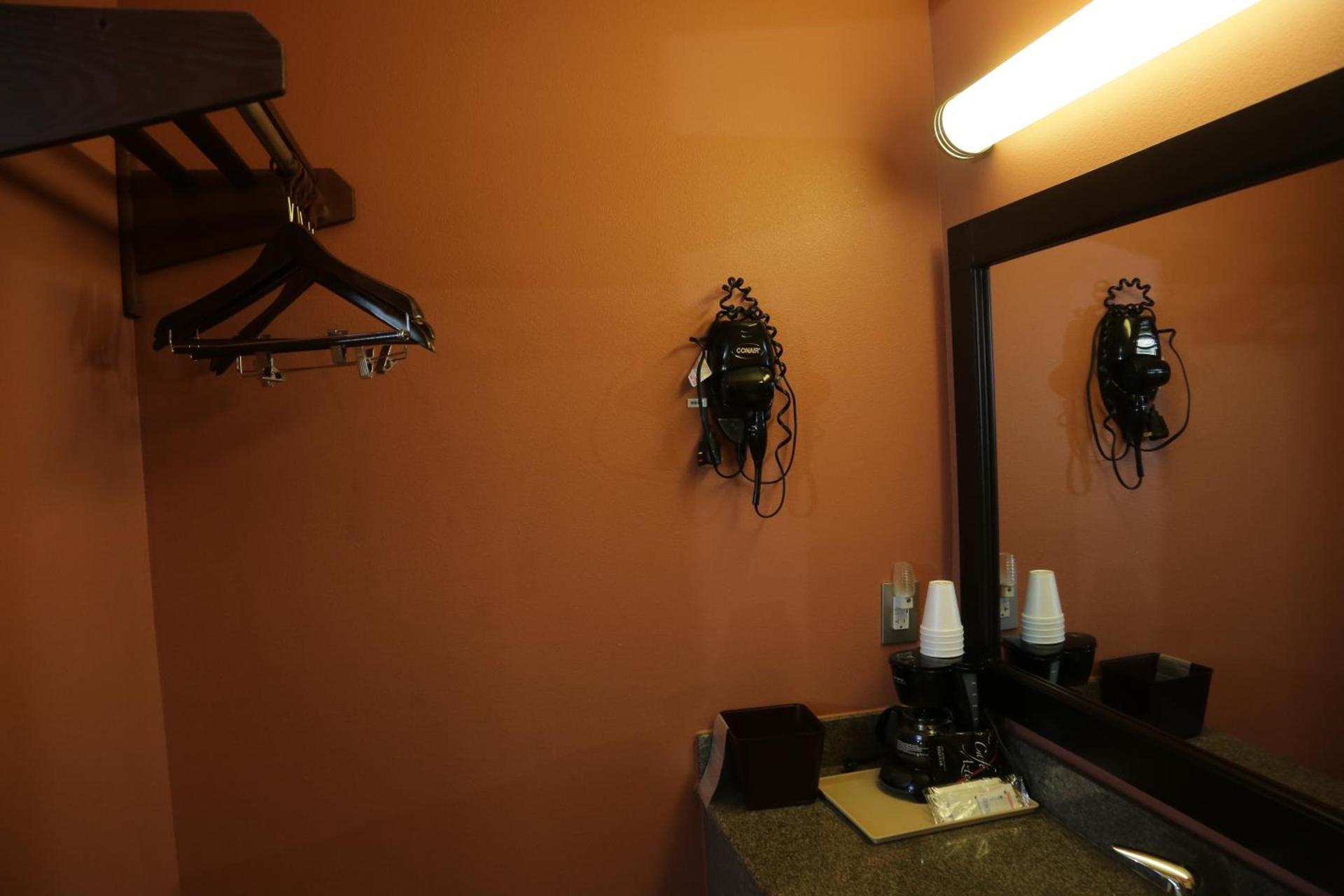Theroff's Motel photo 16