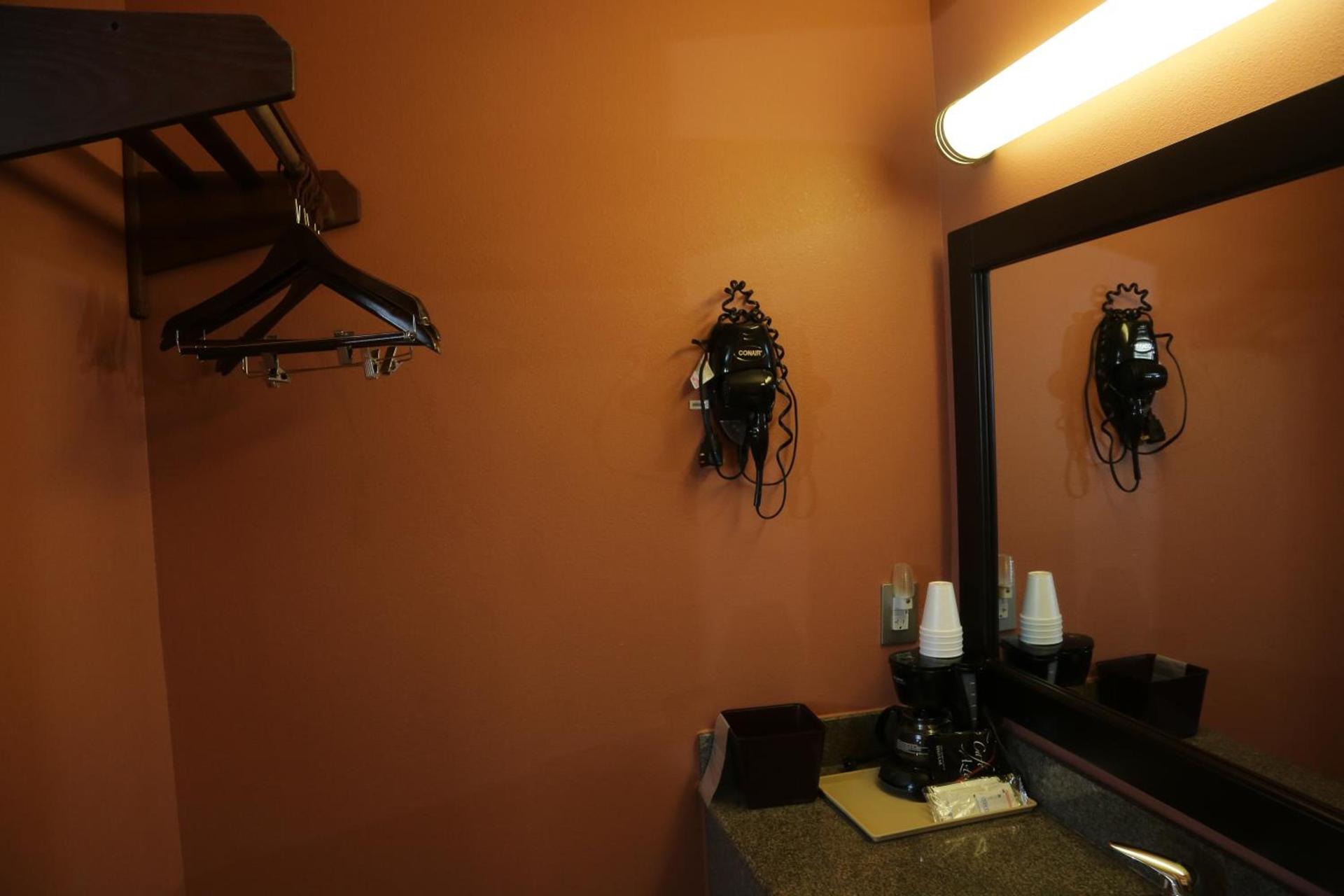 Theroff's Motel photo 28