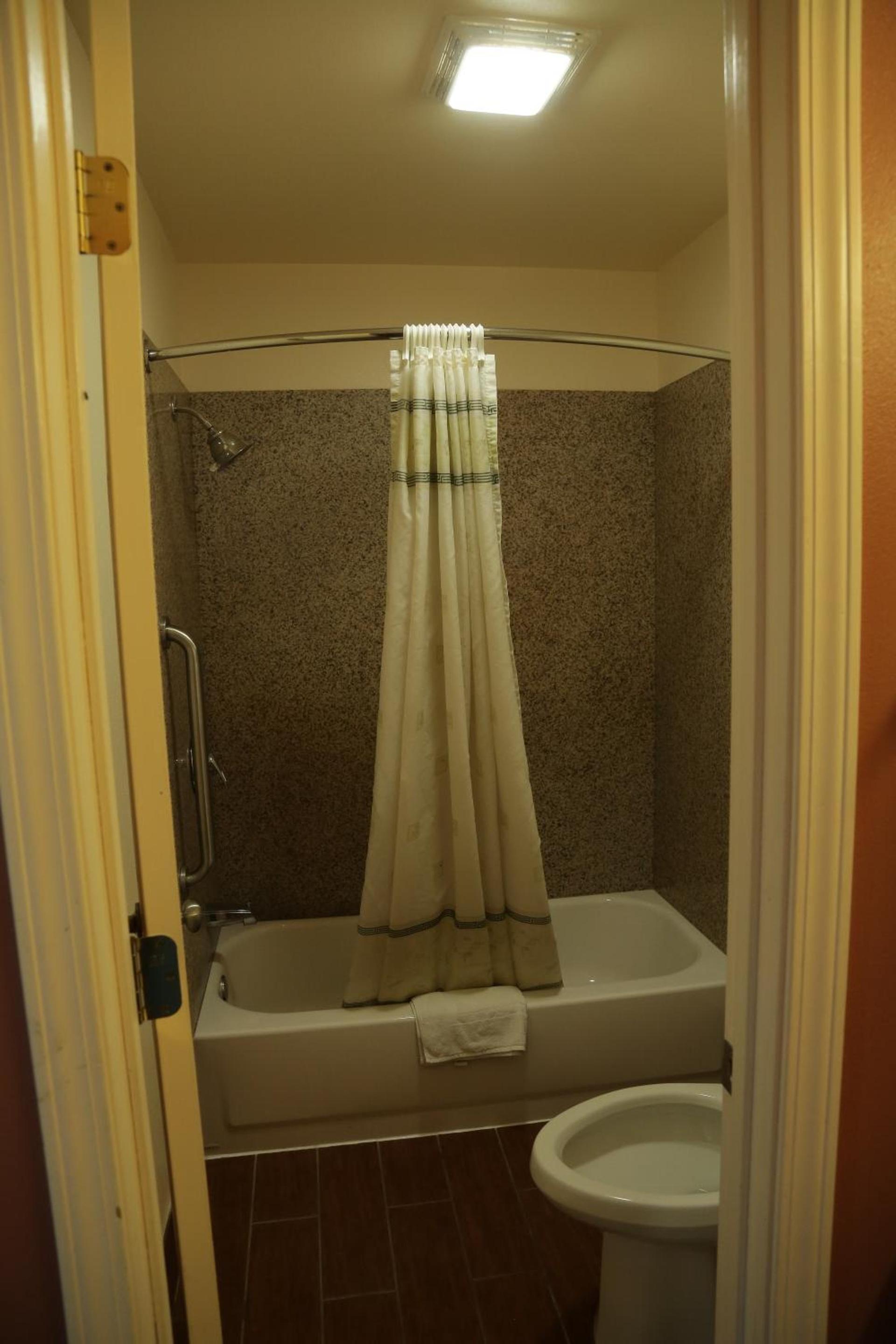 Theroff's Motel photo 32