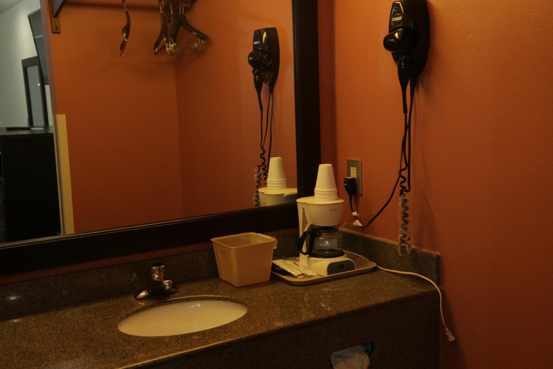 Theroff's Motel photo 33
