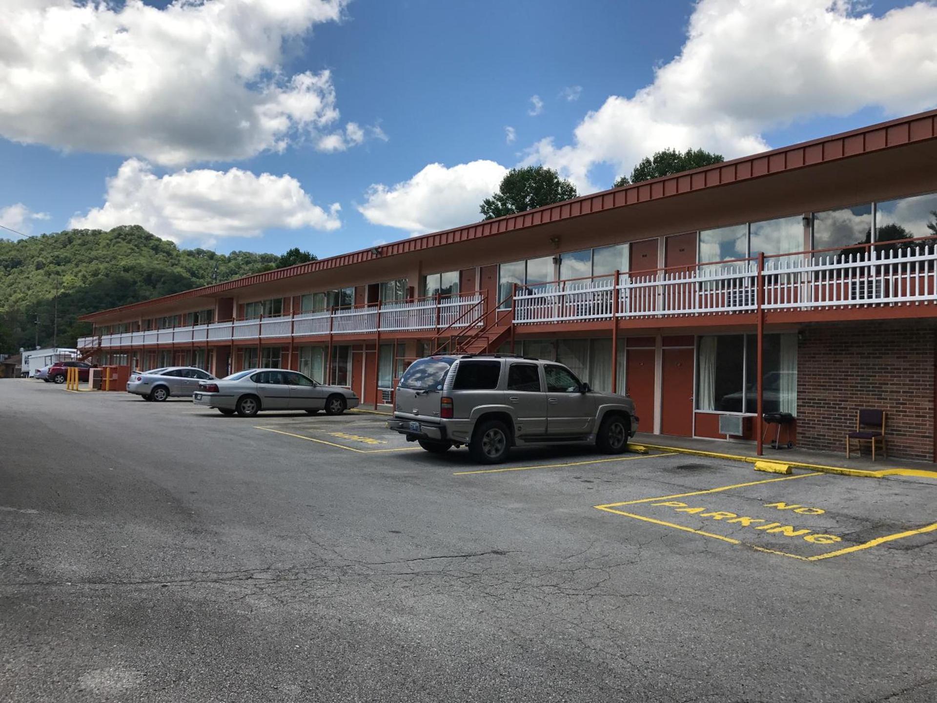 Daniel Boone Motor Inn photo 11