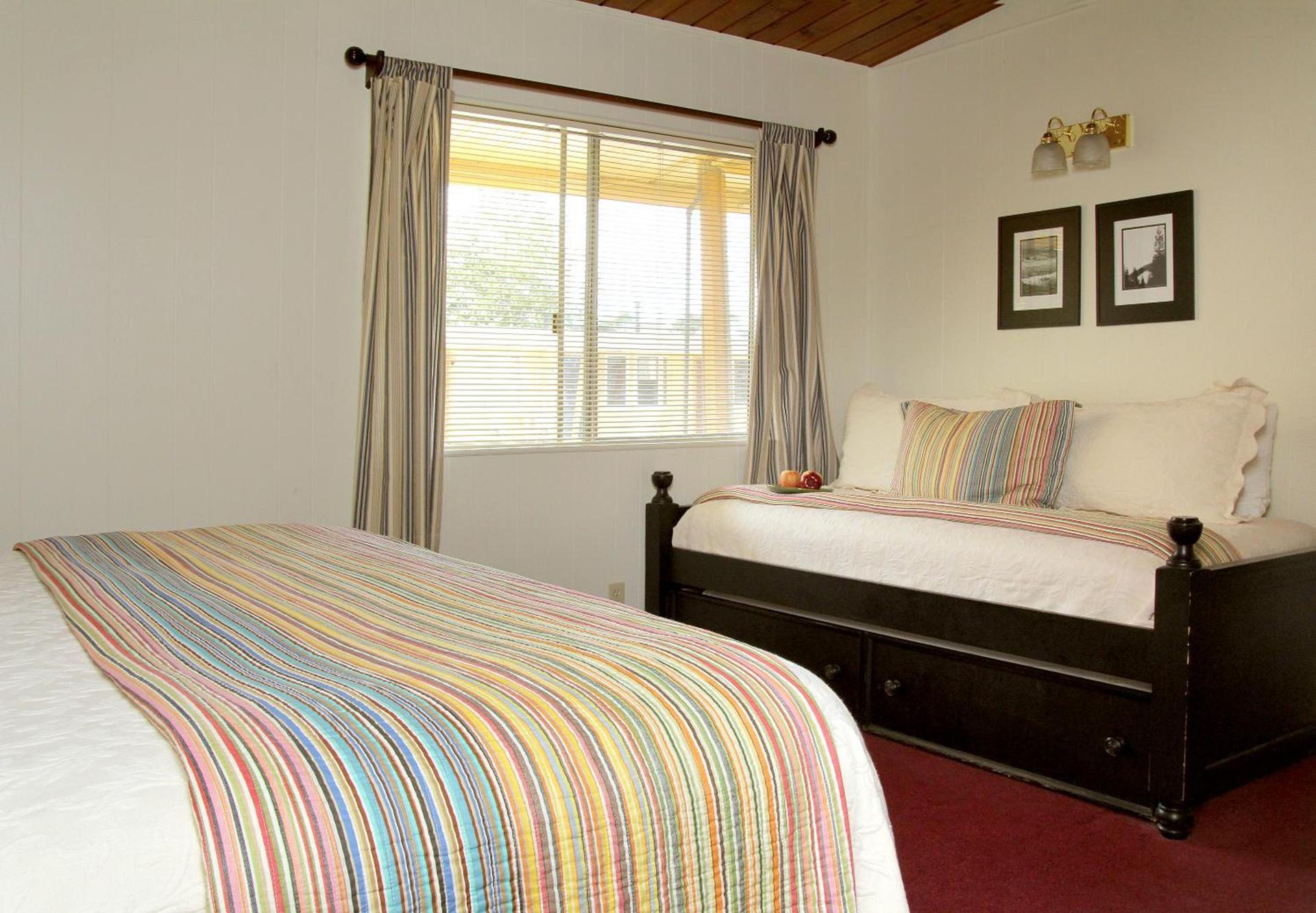 Redwood Suites photo 8