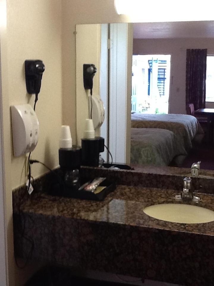 Travel Inn & Suite photo 23