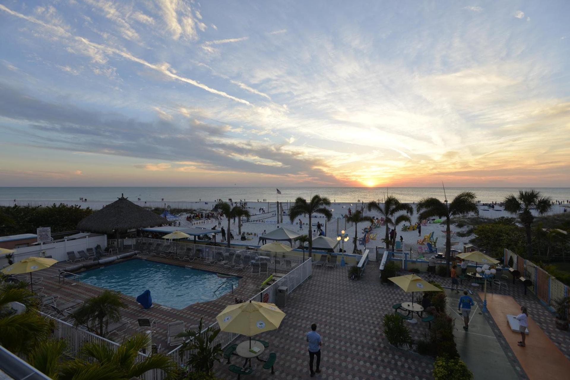 Plaza Beach Hotel - Beachfront Resort photo 19