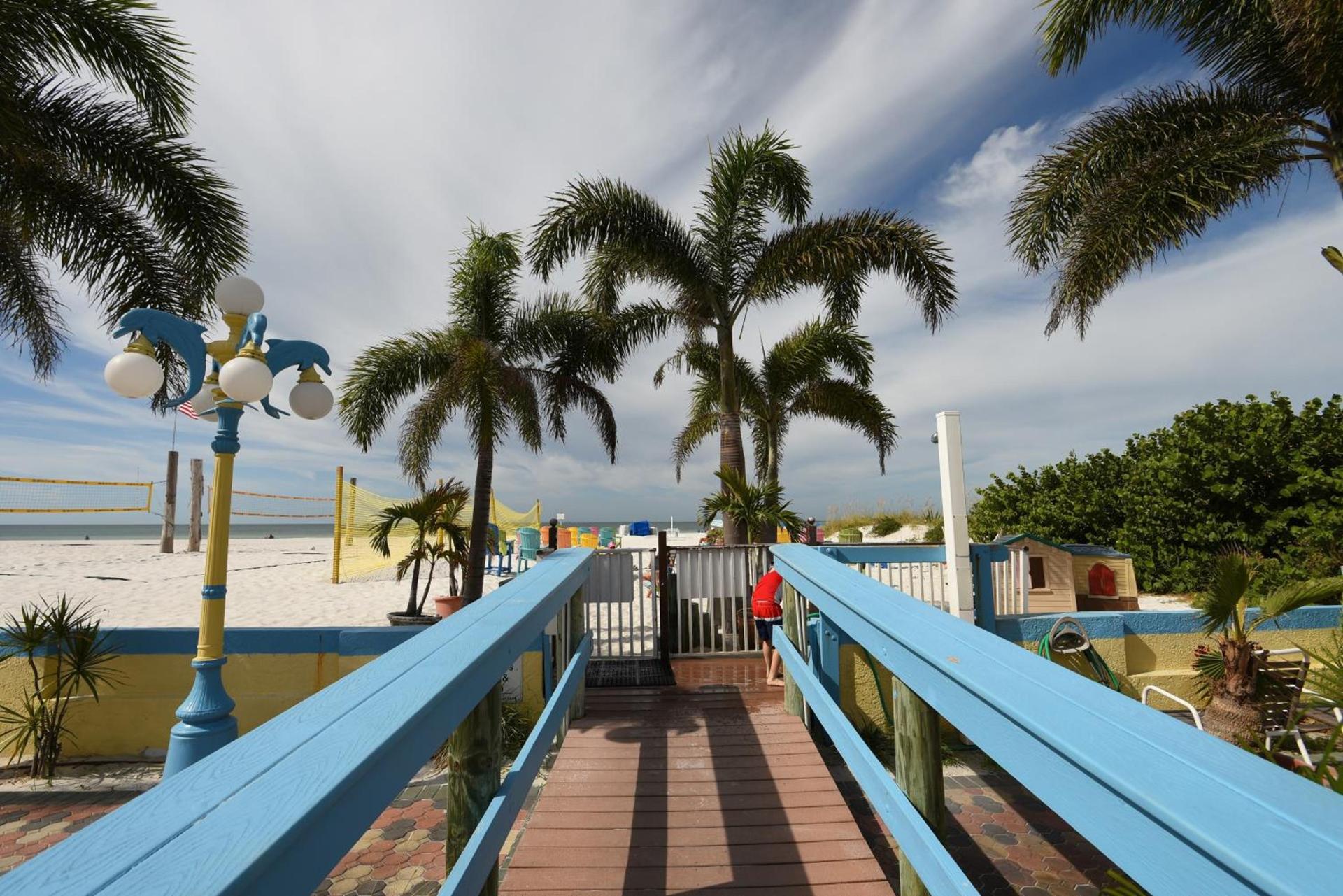 Plaza Beach Hotel - Beachfront Resort photo 24