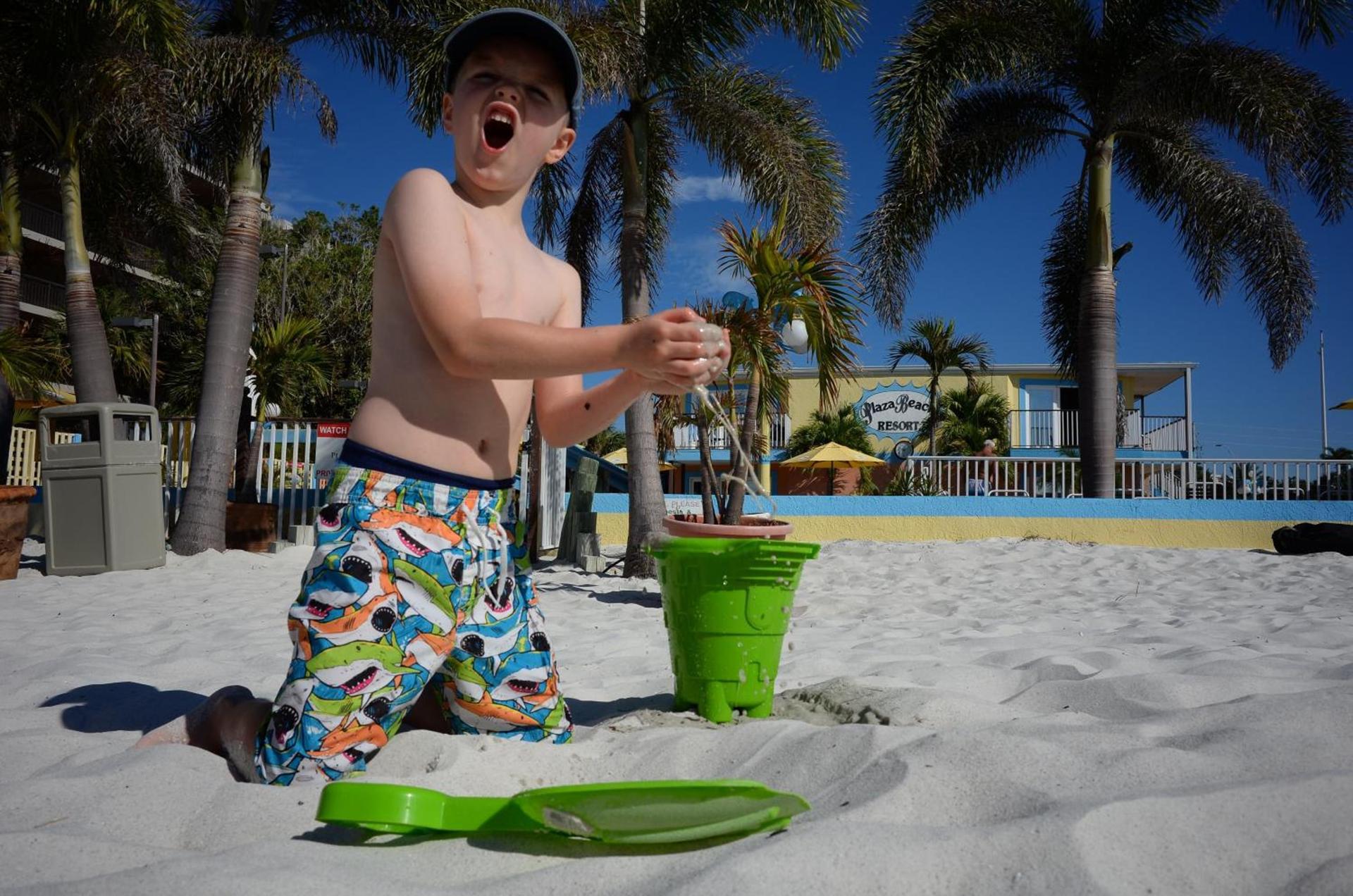 Plaza Beach Hotel - Beachfront Resort photo 17