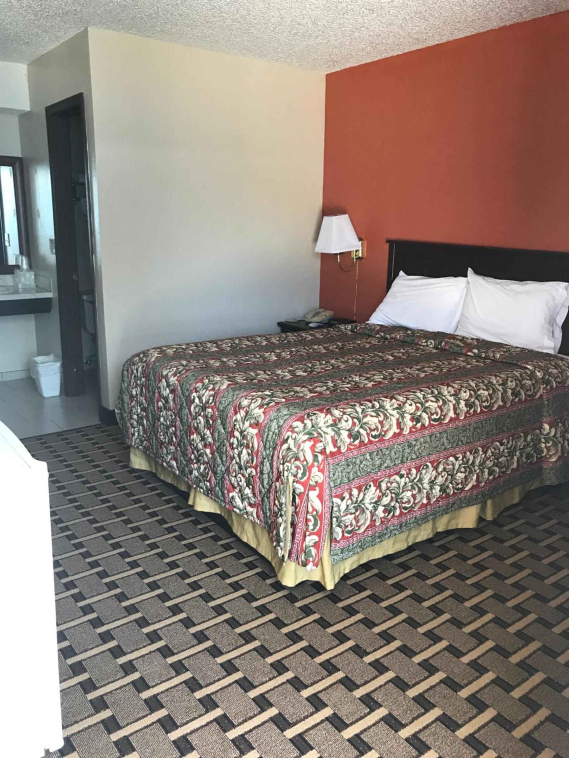 Relax Inn Henryetta photo 2