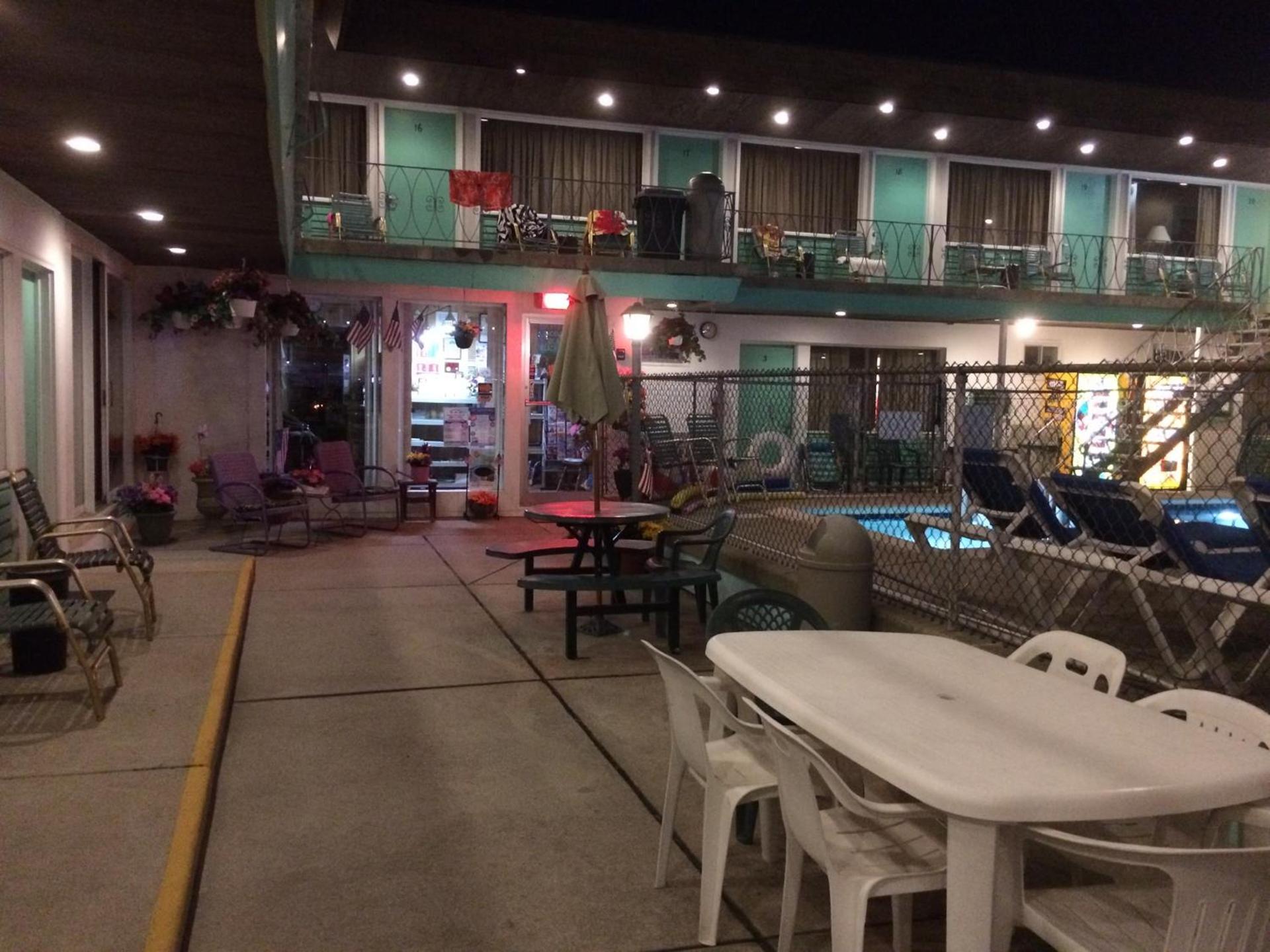 Crystal Sands Motel photo 5