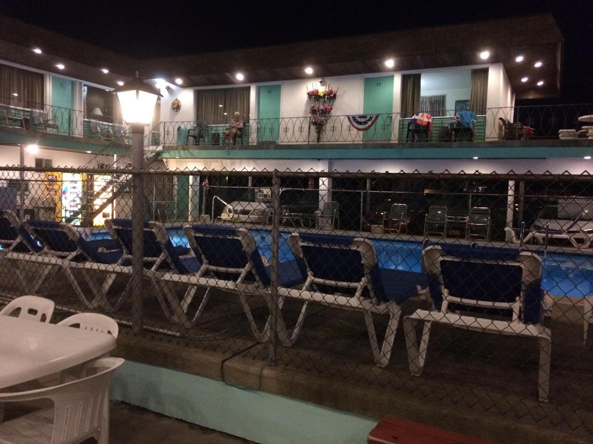 Crystal Sands Motel photo 3