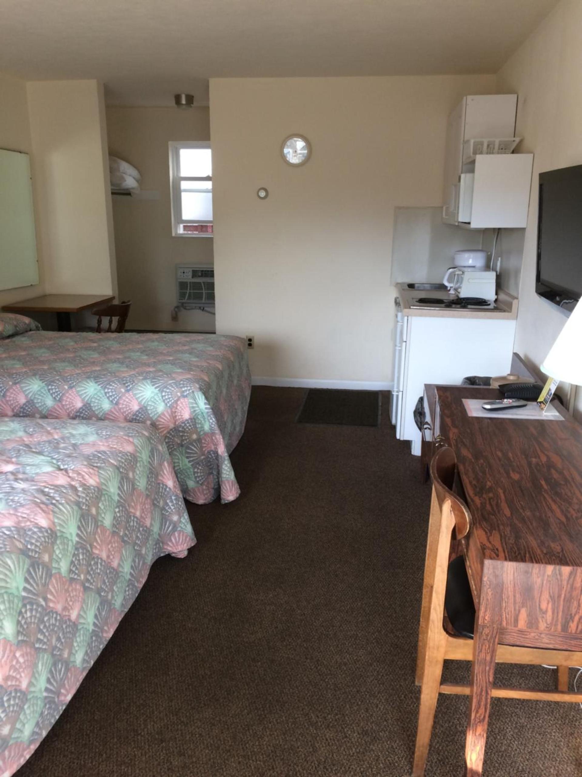 Crystal Sands Motel photo 25