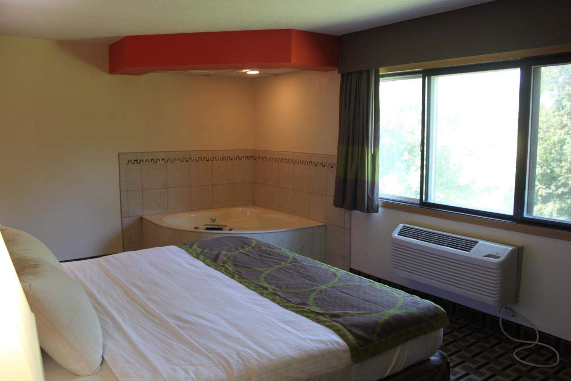 AmericInn by Wyndham West Burlington photo 22