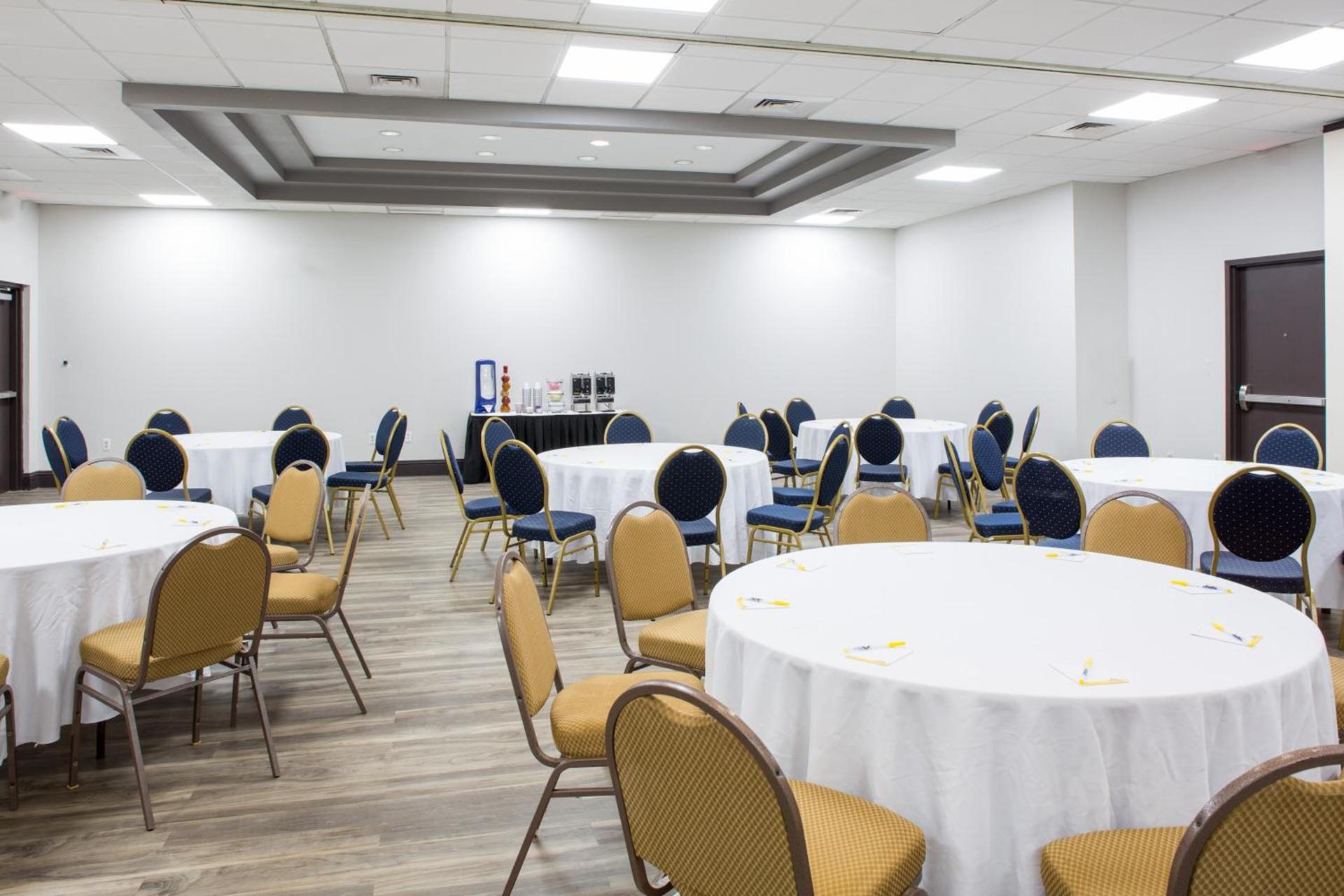 Days Inn & Suites by Wyndham Orlando Airport photo 21