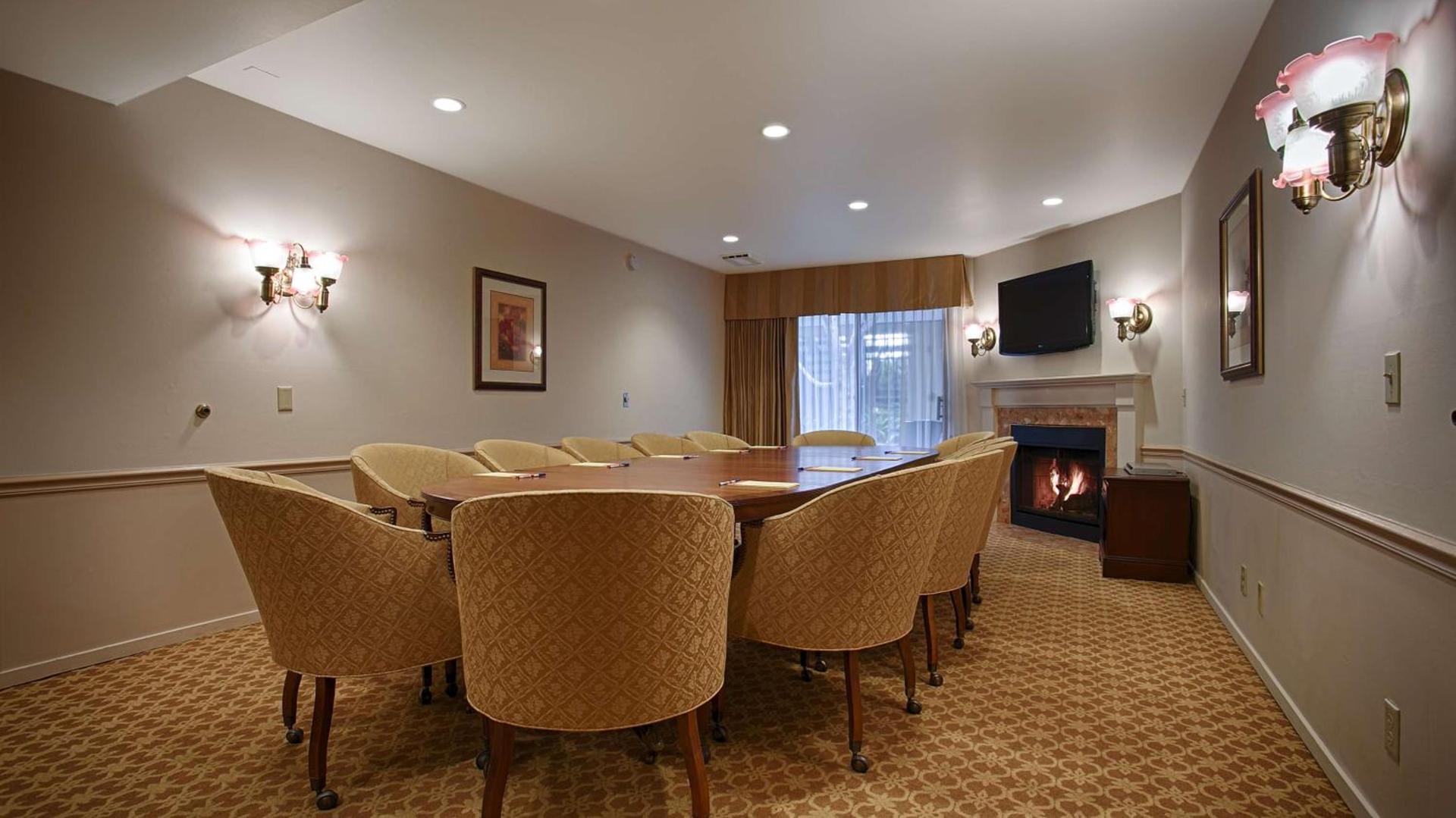 Victorian Inn photo 34