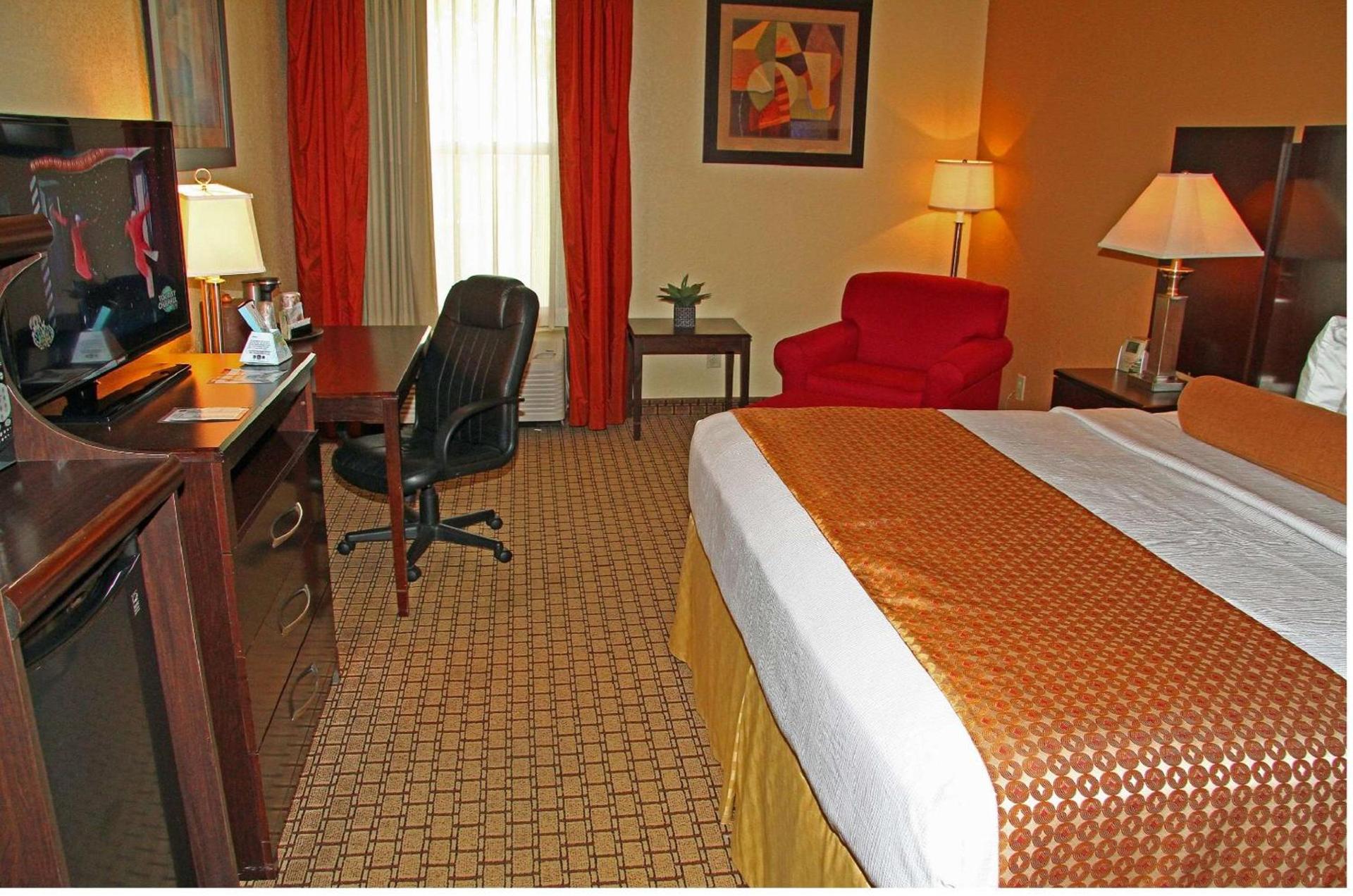 Best Western Plus Universal Inn - Free Shuttle to Universal Studios! photo 26