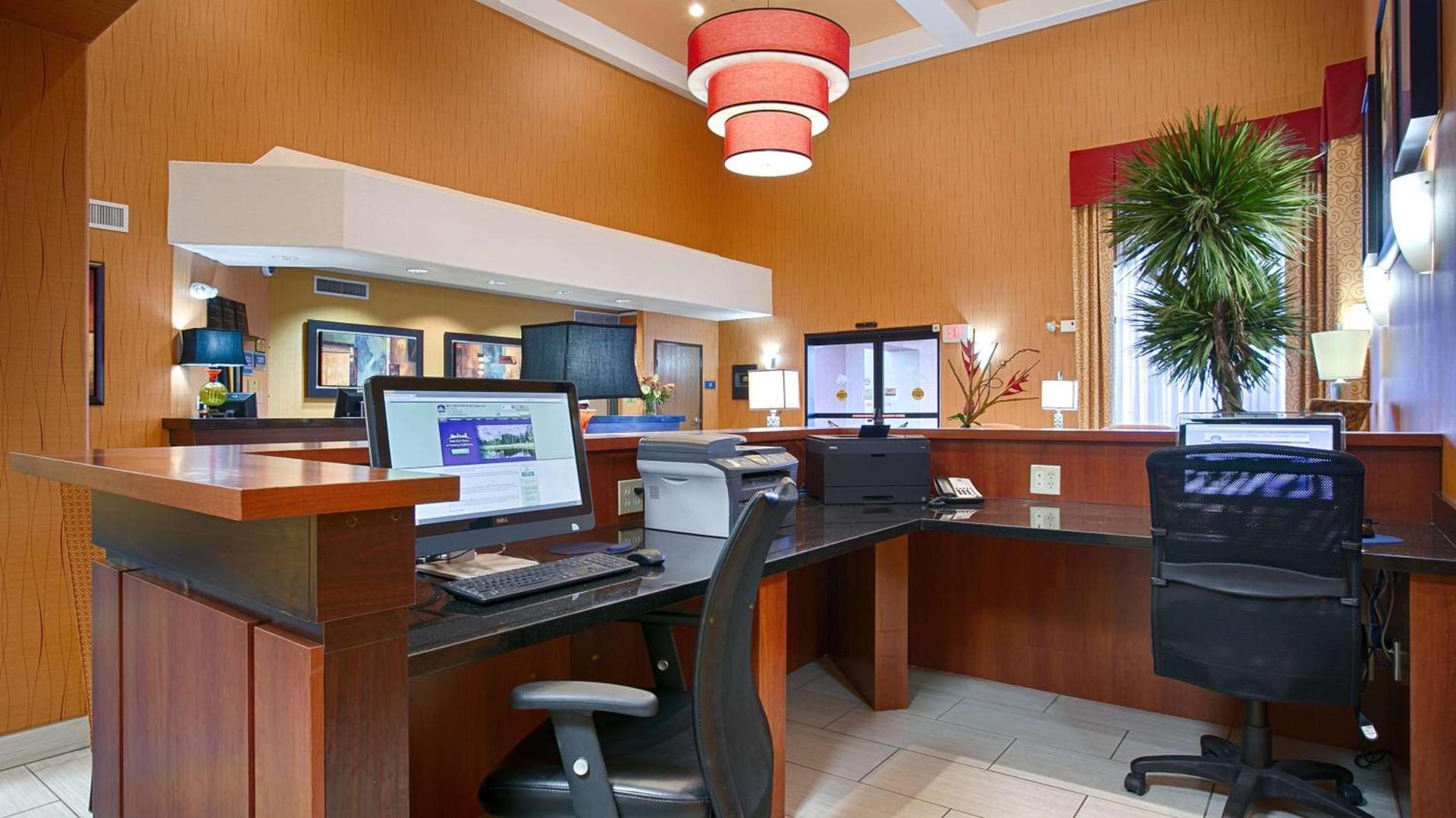Best Western PLUS Fresno Inn photo 2