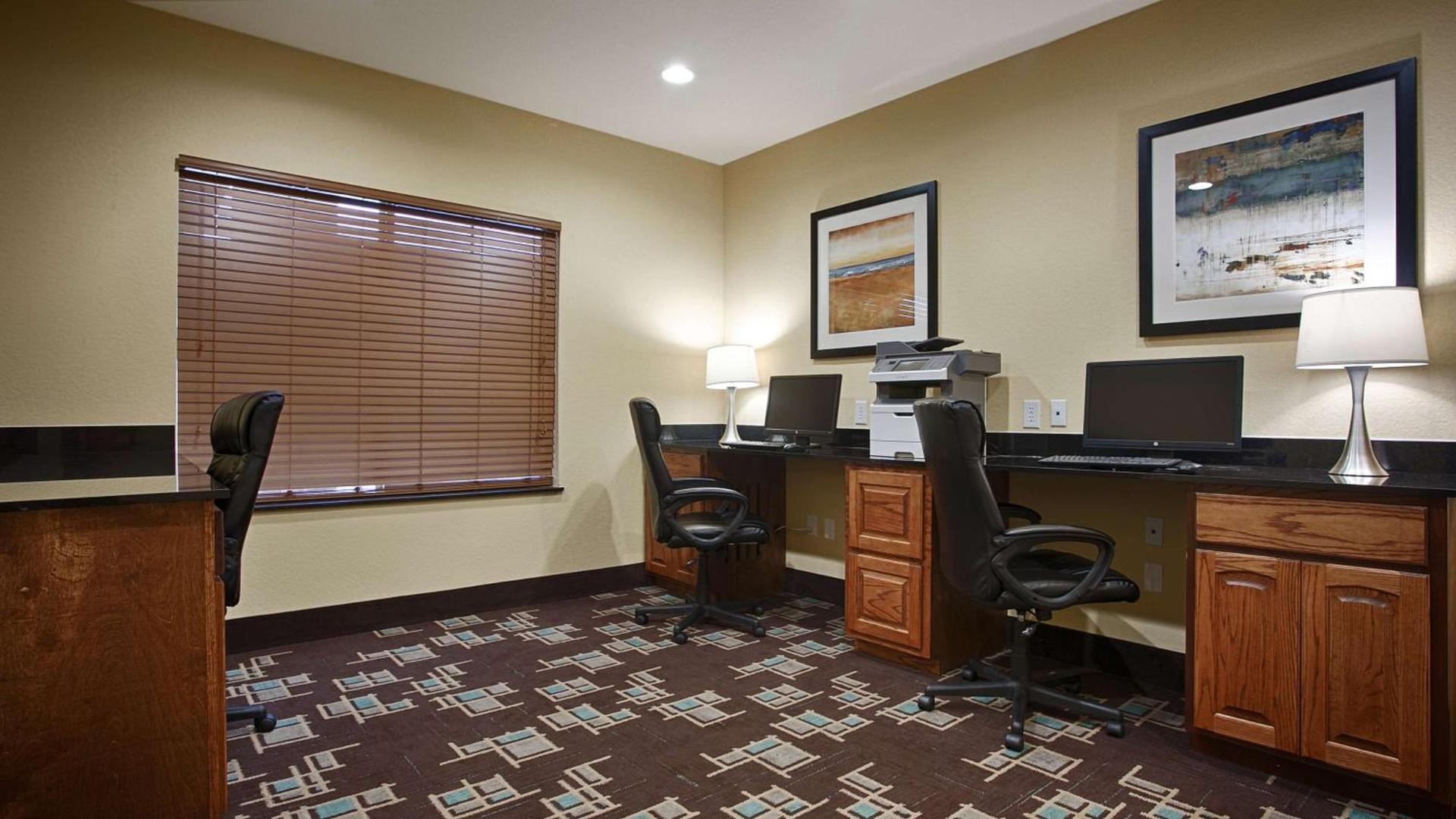 Best Western Plus Fort Worth Forest Hill Inn & Suites photo 17