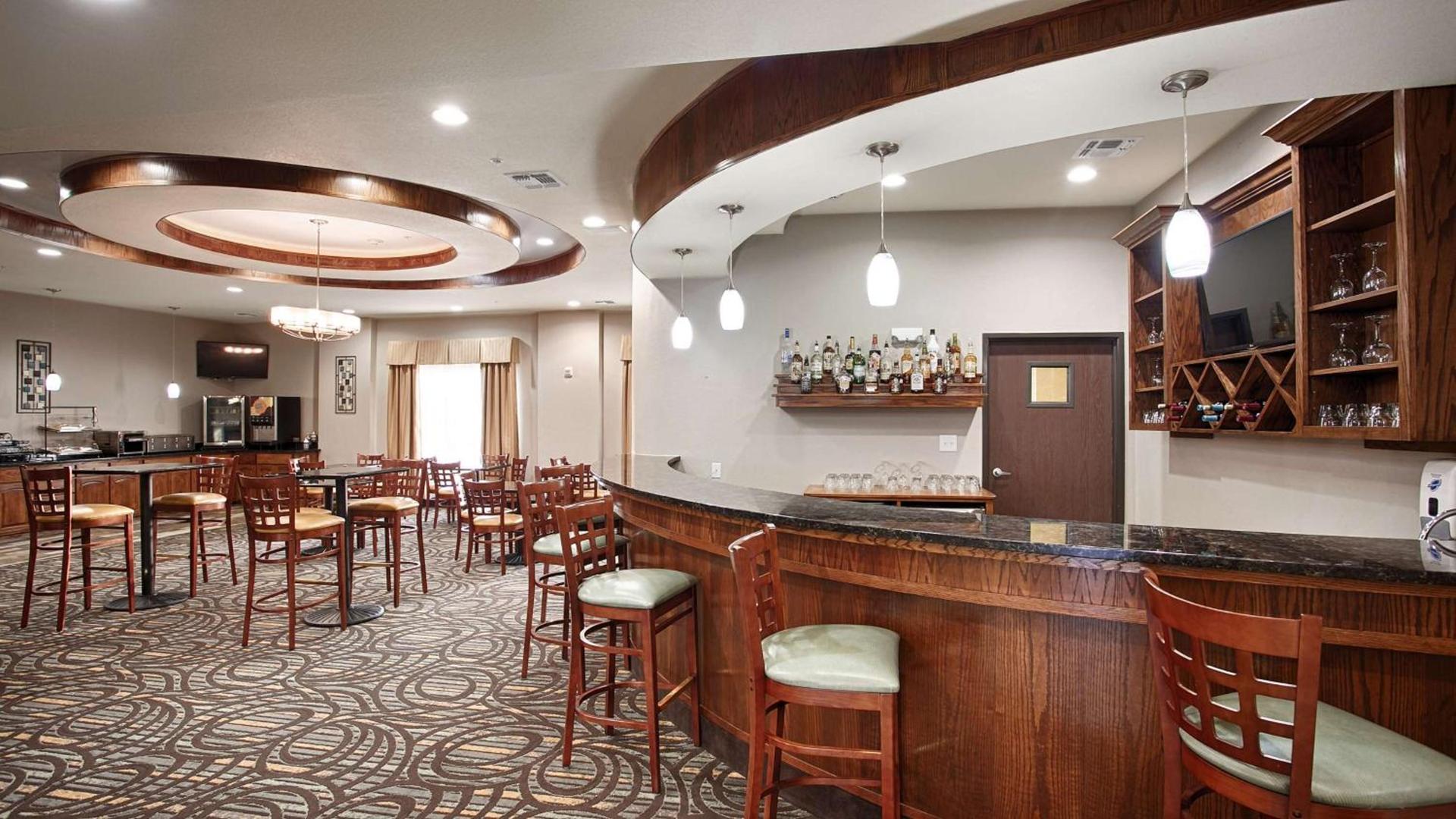 Best Western Plus Fort Worth Forest Hill Inn & Suites photo 9