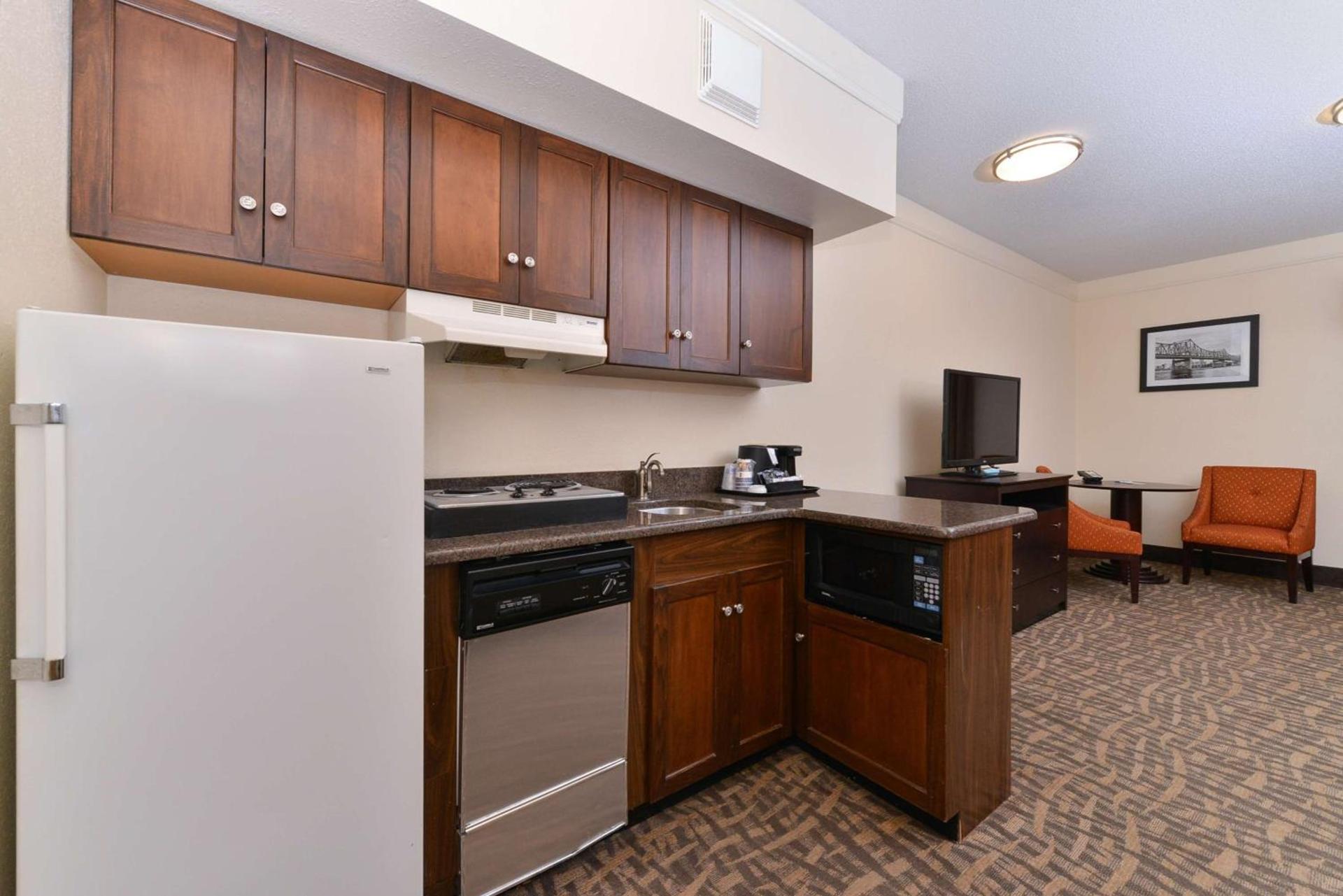 Best Western Plus Peoria photo 25