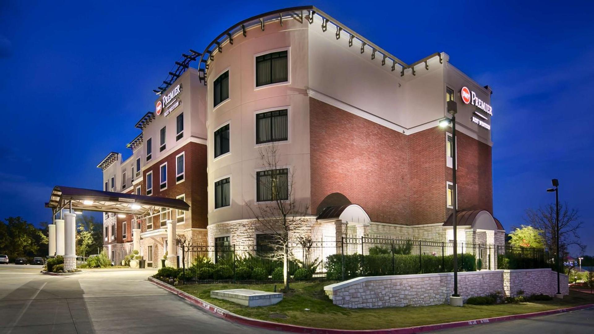 Best Western Premier Crown Chase Inn & Suites — hotel in Denton