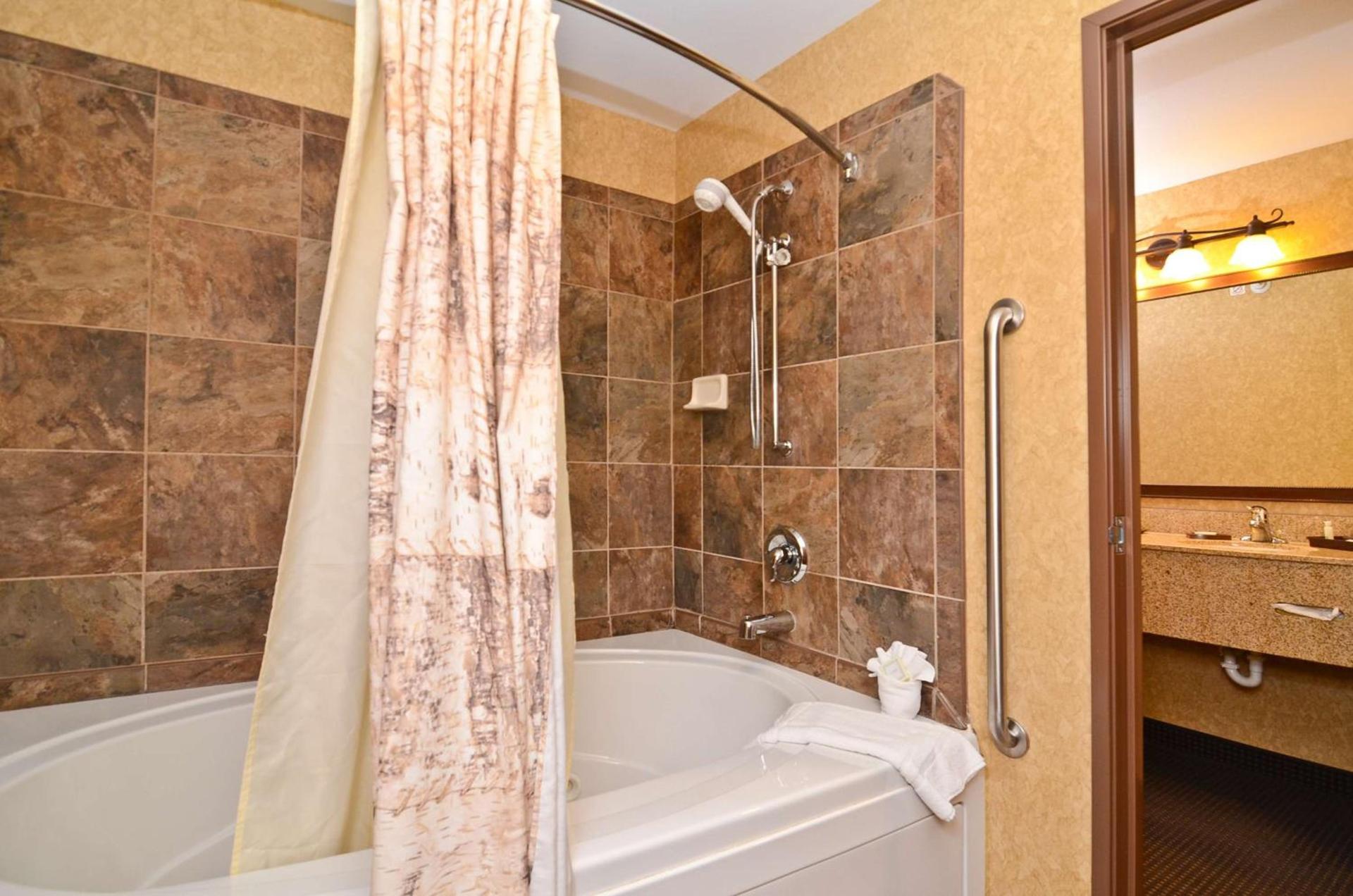 Best Western Plus Kelly Inn and Suites photo 43