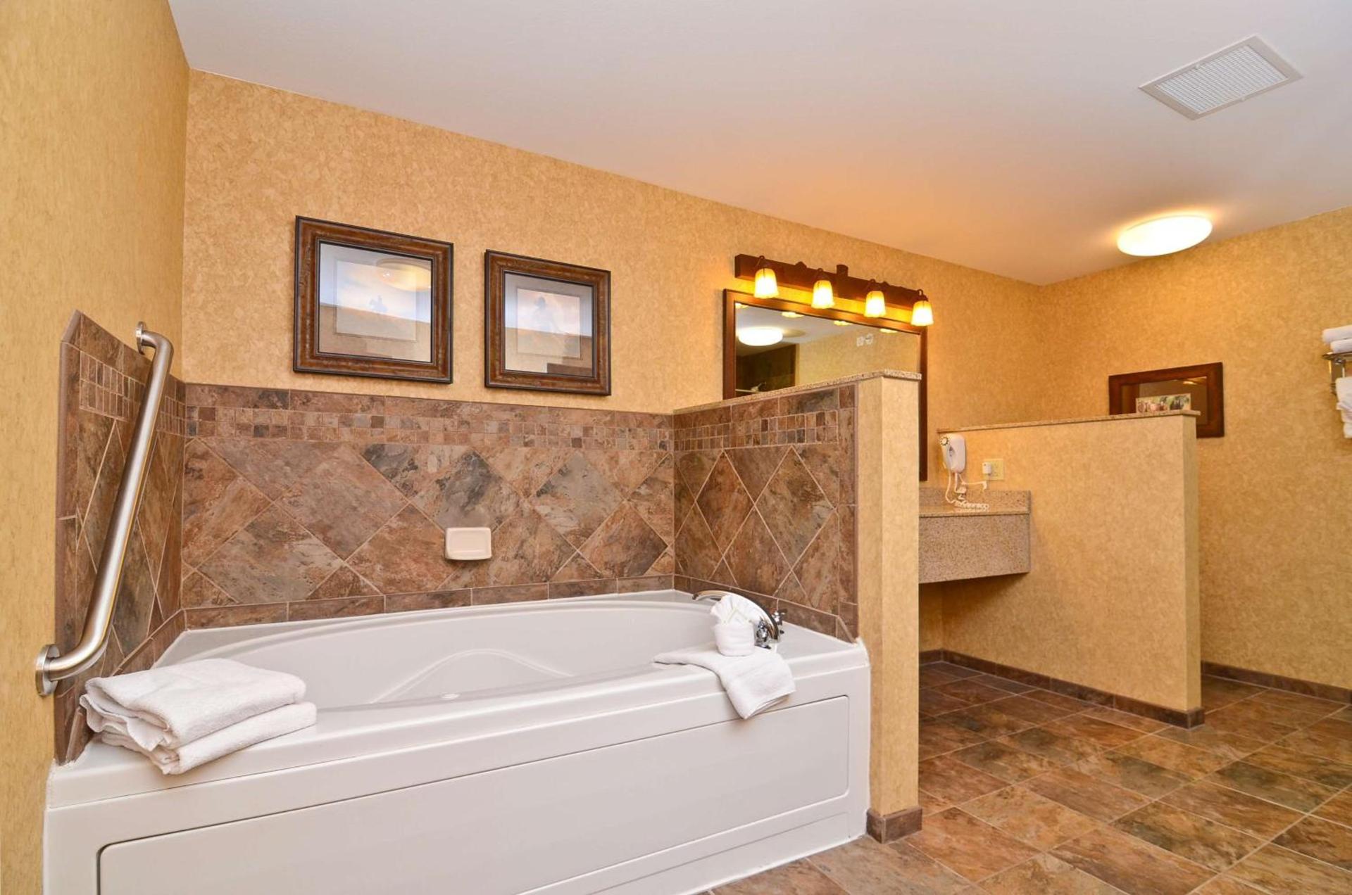 Best Western Plus Kelly Inn and Suites photo 44
