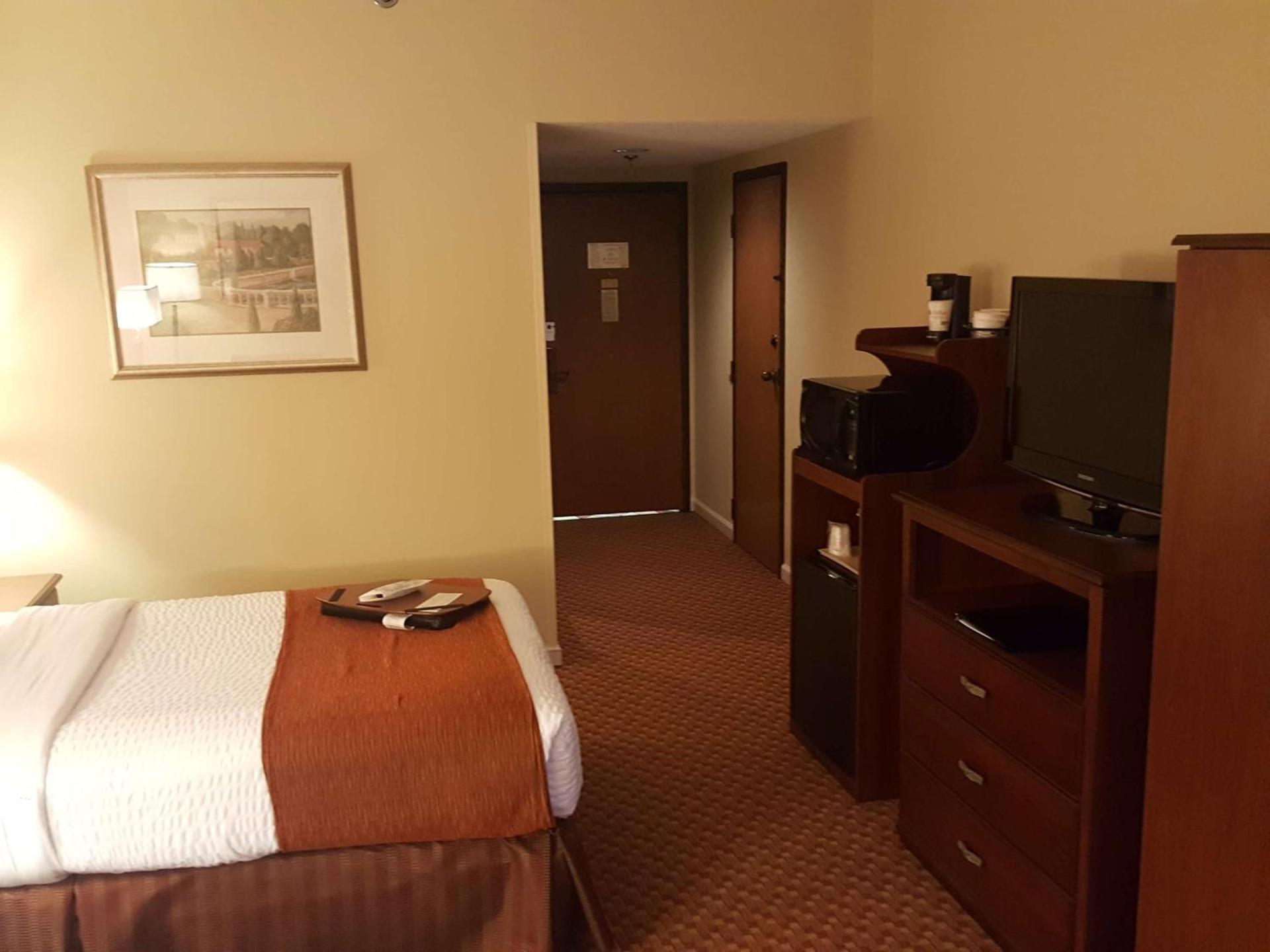 Best Western Hickory photo 17