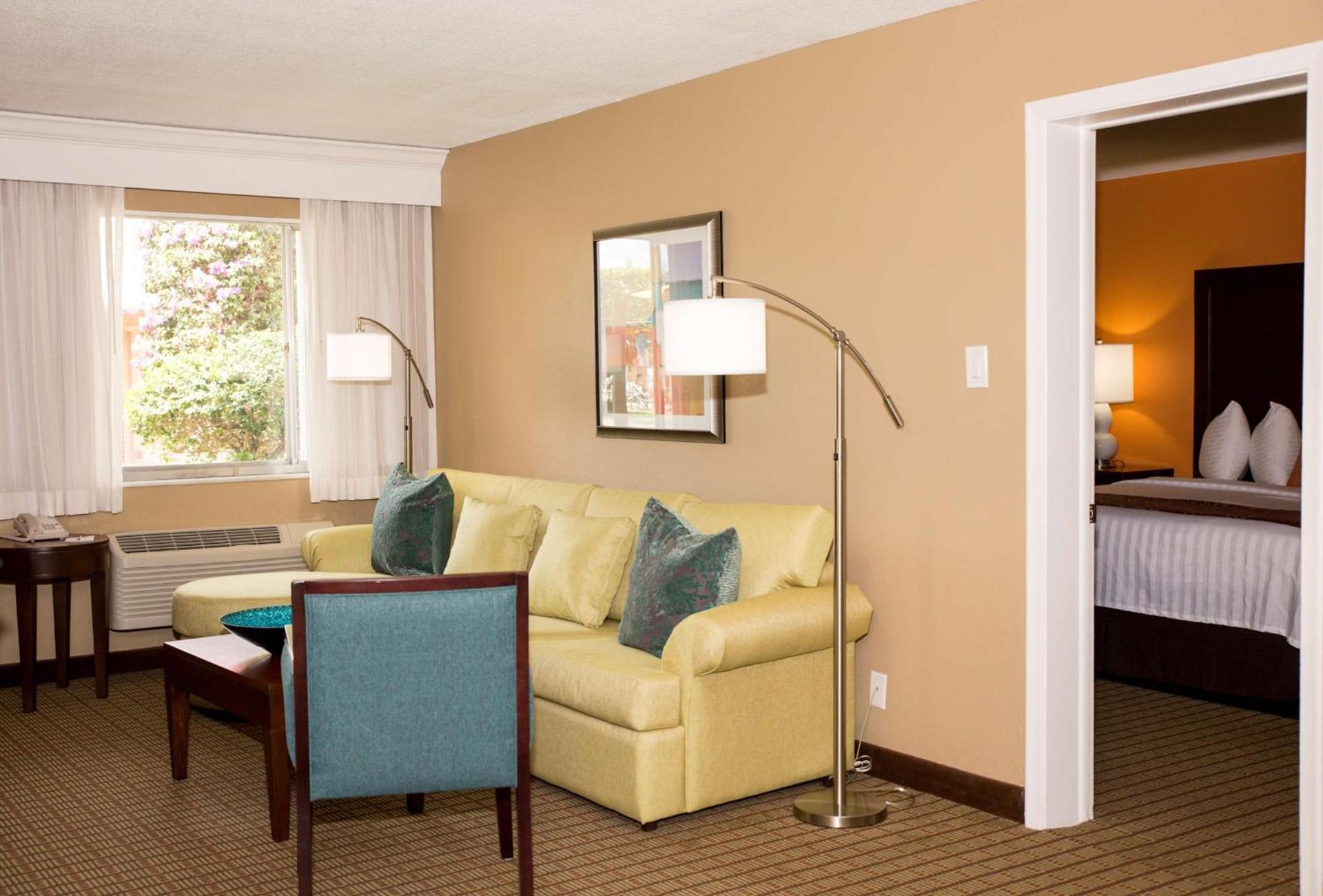Best Western Palm Beach Lakes photo 27