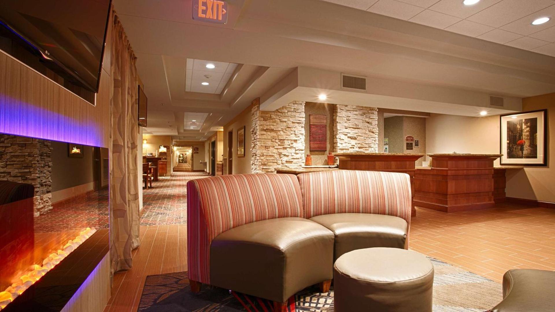 Best Western Plus Willmar photo 12