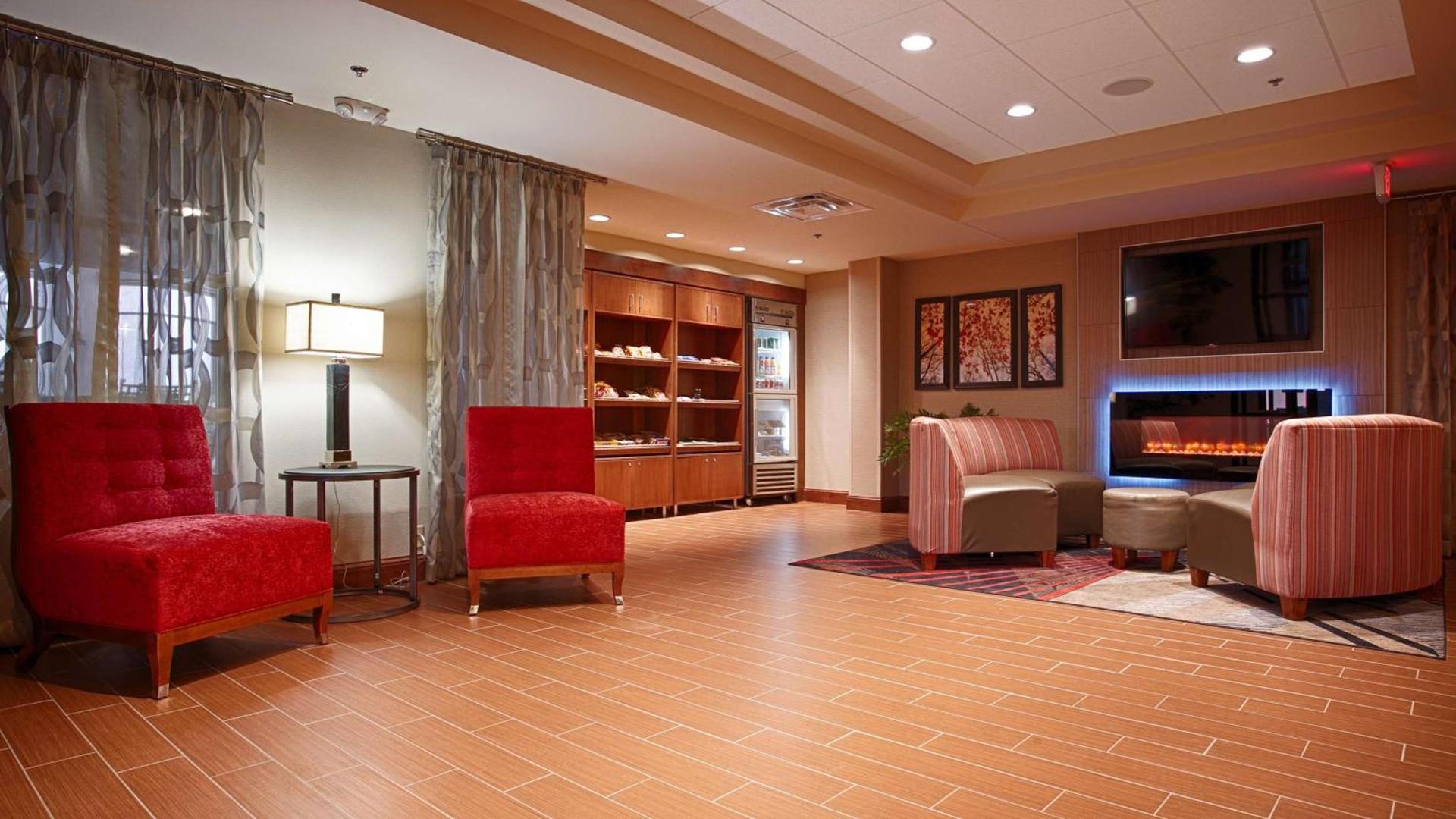 Best Western Plus Willmar photo 13