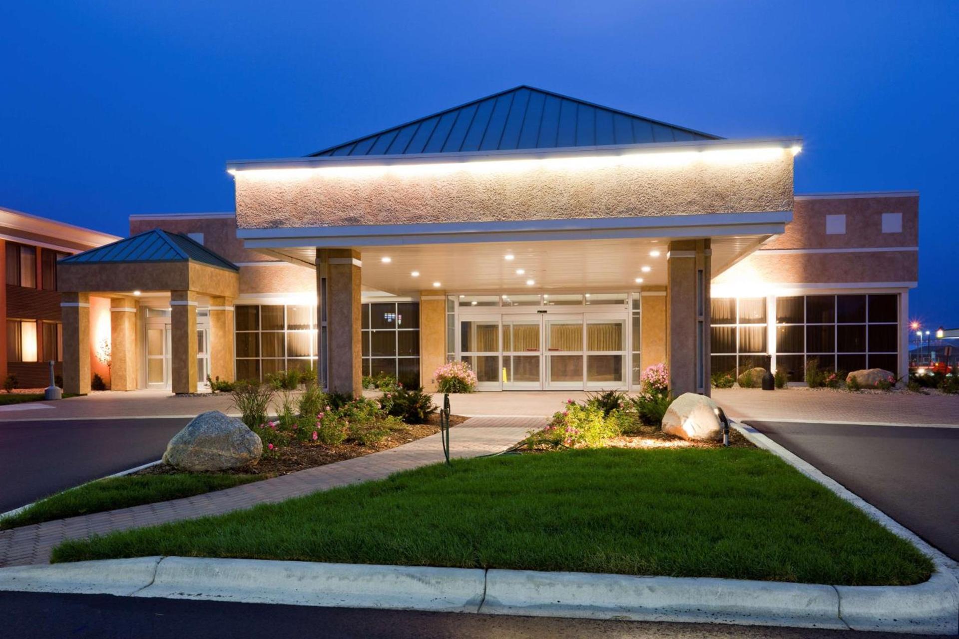 Best Western Plus Willmar photo 23