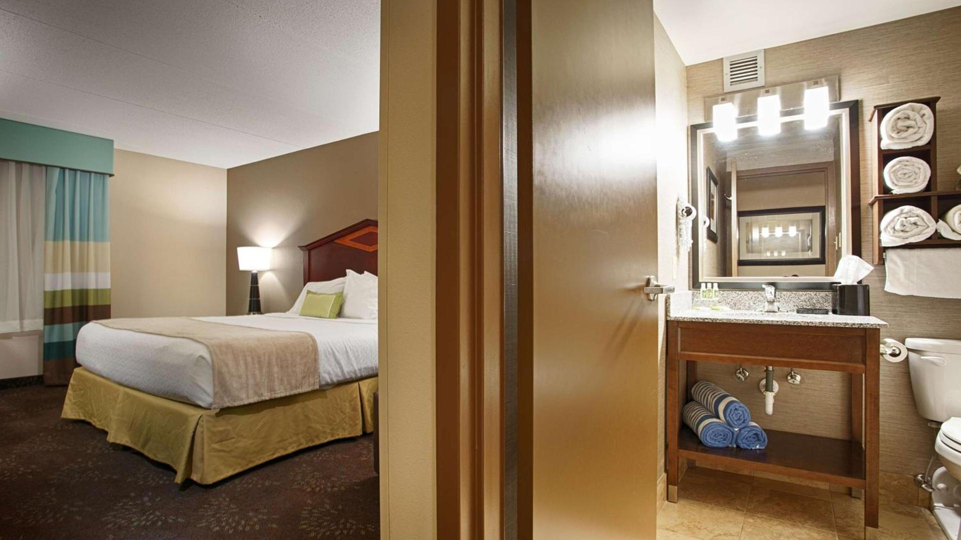 Best Western Plus Willmar photo 17
