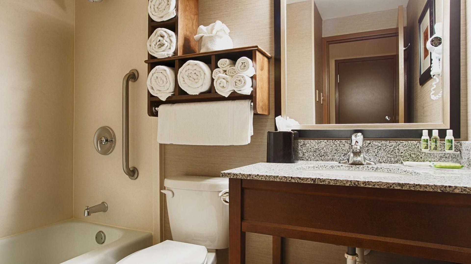 Best Western Plus Willmar photo 21