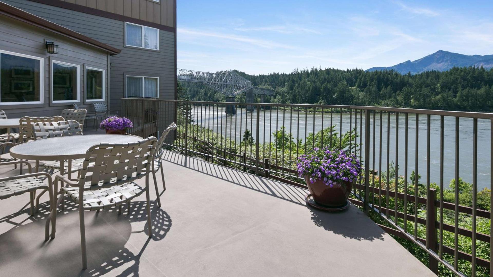 Best Western Plus Columbia River Inn photo 71