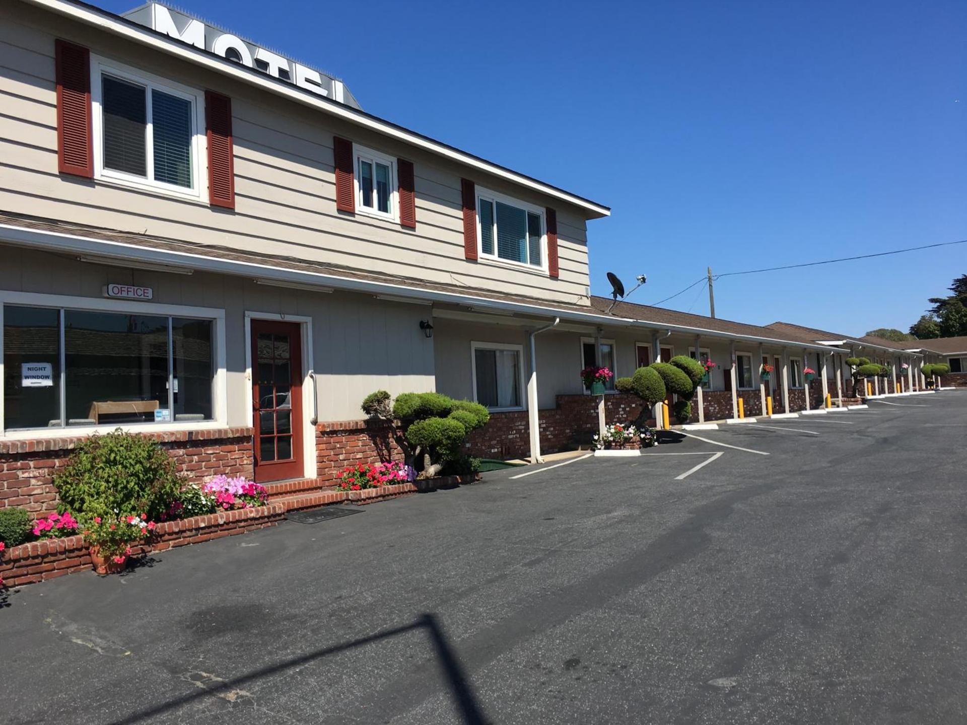 Old Marina Inn photo 2