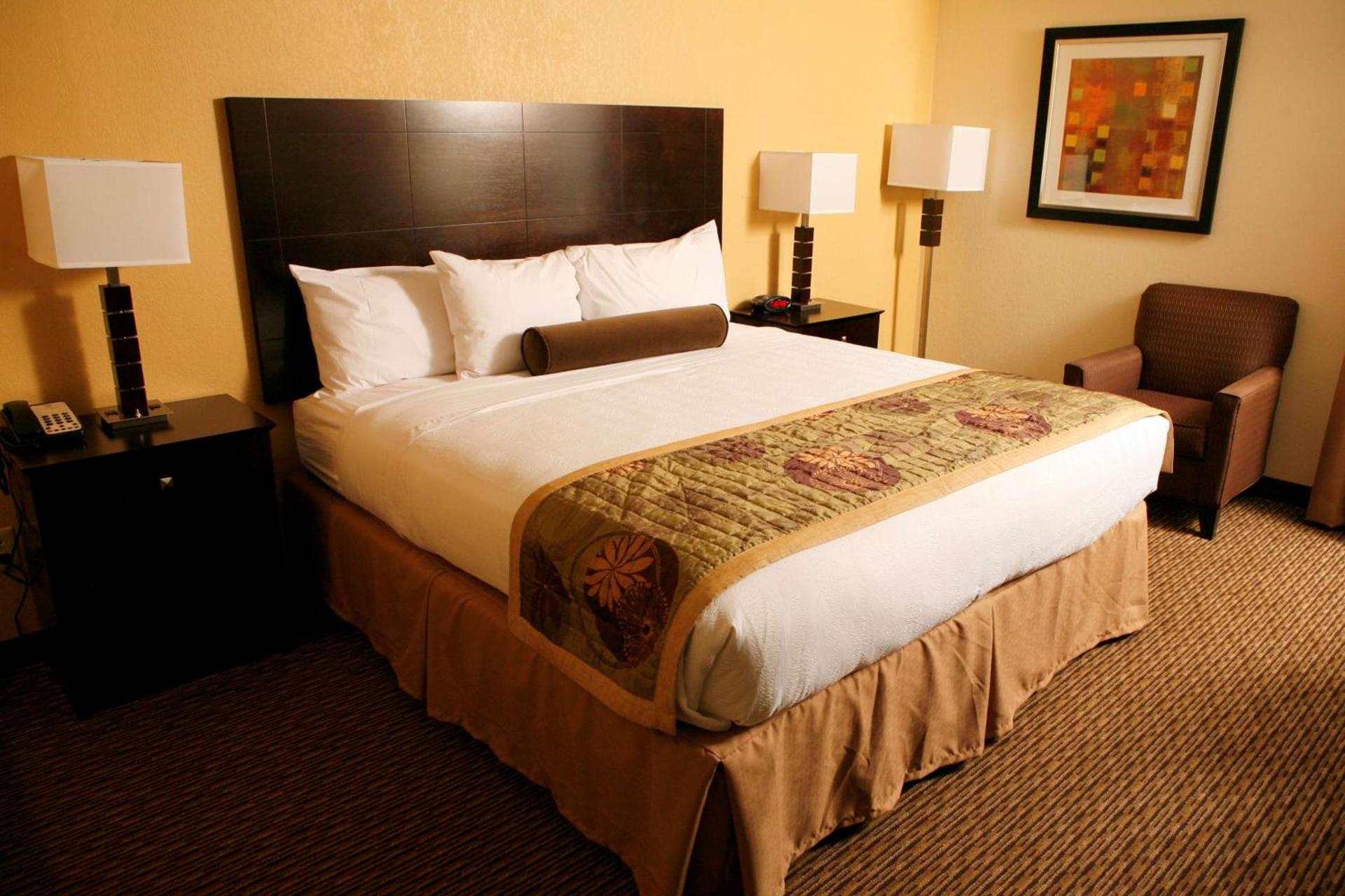 Best Western Plus Goldsboro photo 6