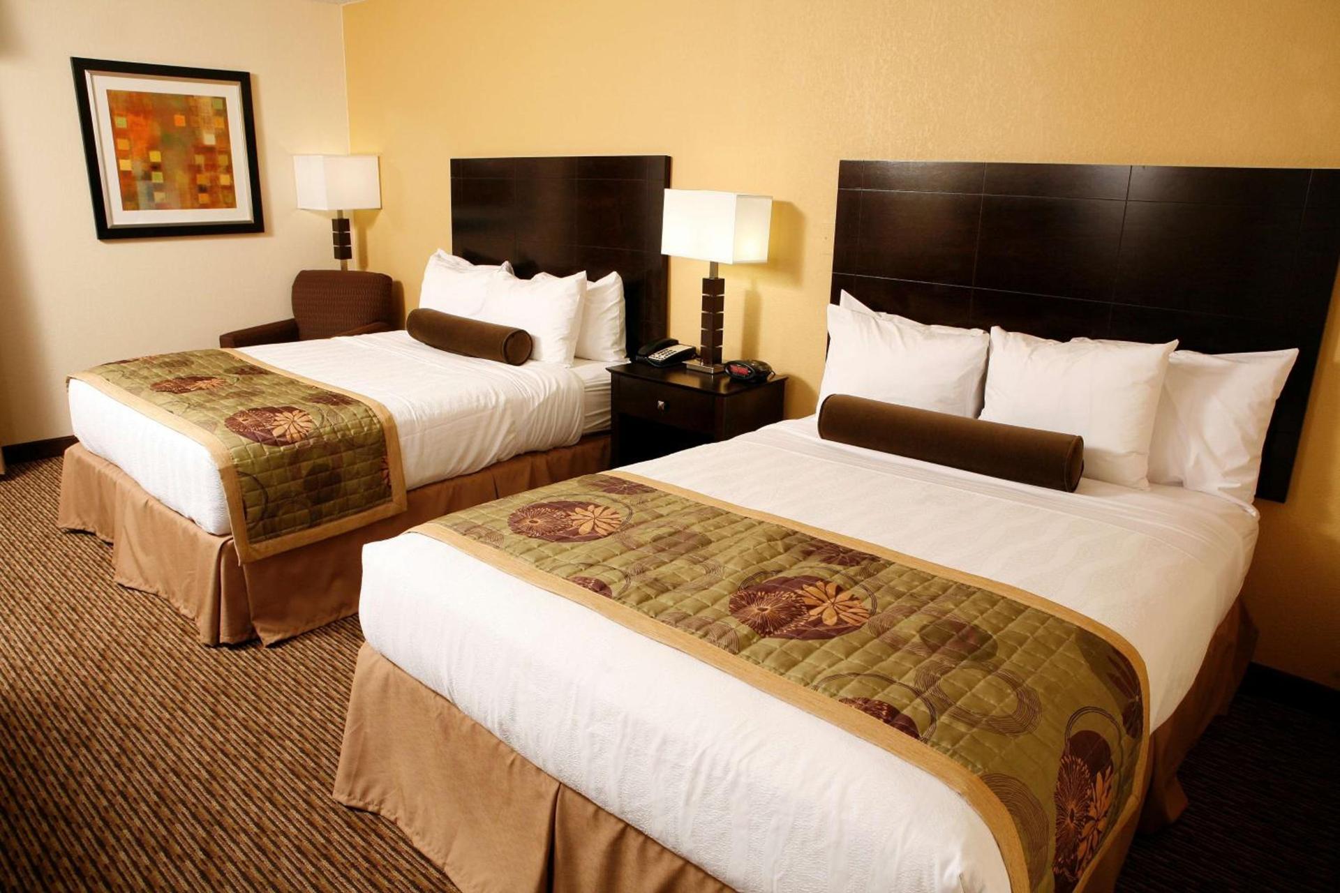 Best Western Plus Goldsboro photo 4