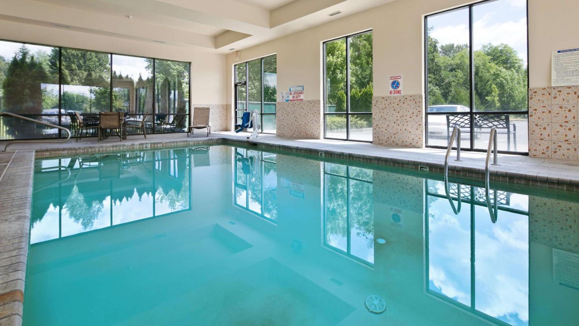 Best Western Plus Battleground Inn & Suites photo 25