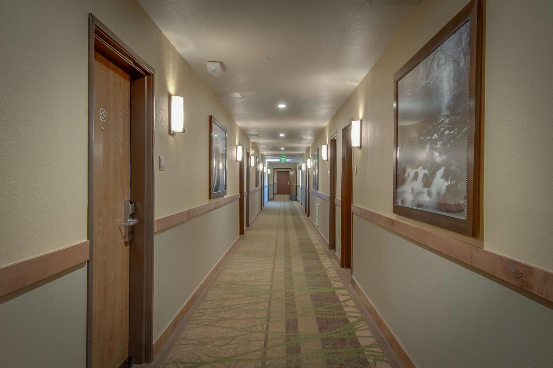 Best Western Plus Truckee-Tahoe Hotel photo 25