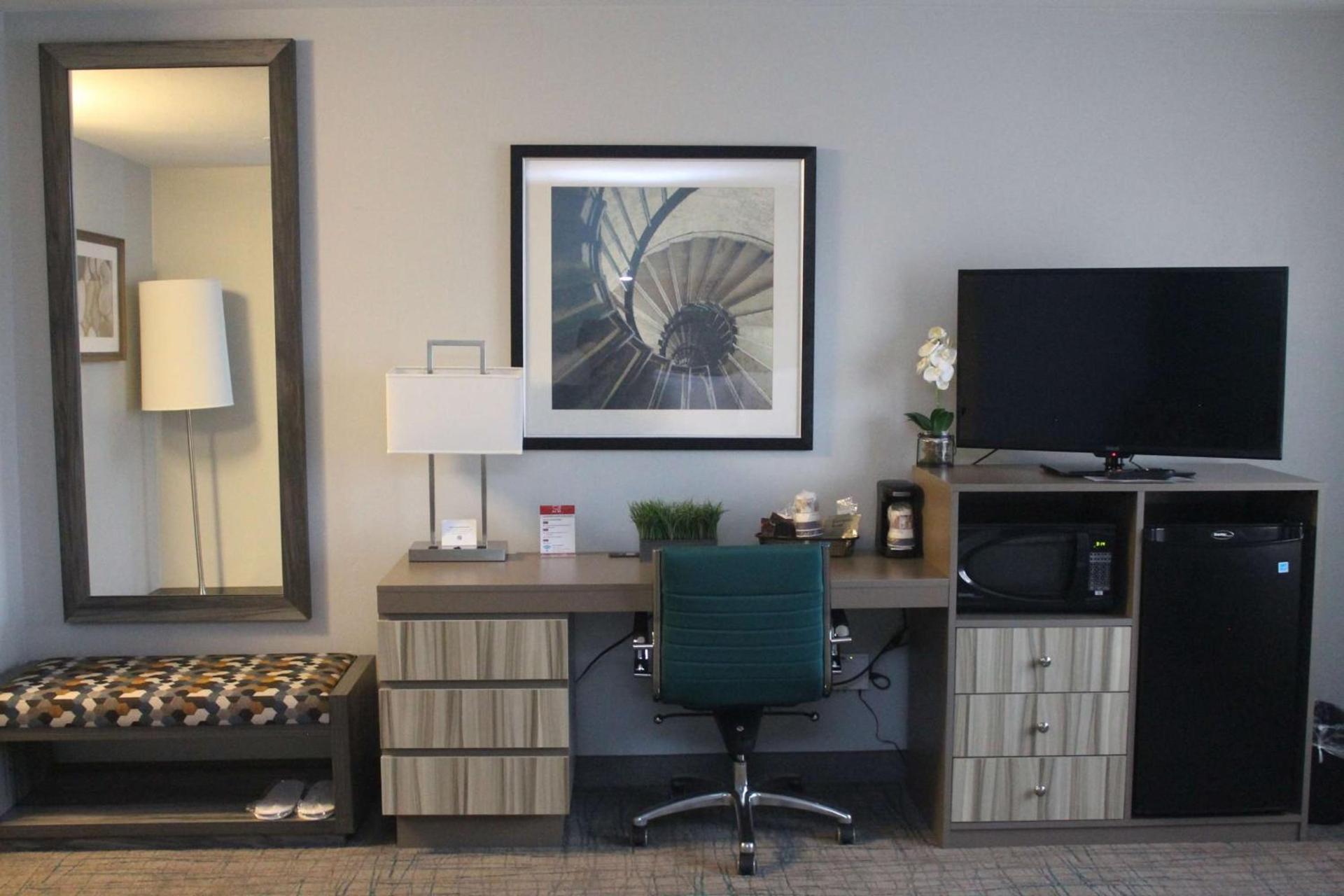 Baymont by Wyndham Maumee Toledo photo 16