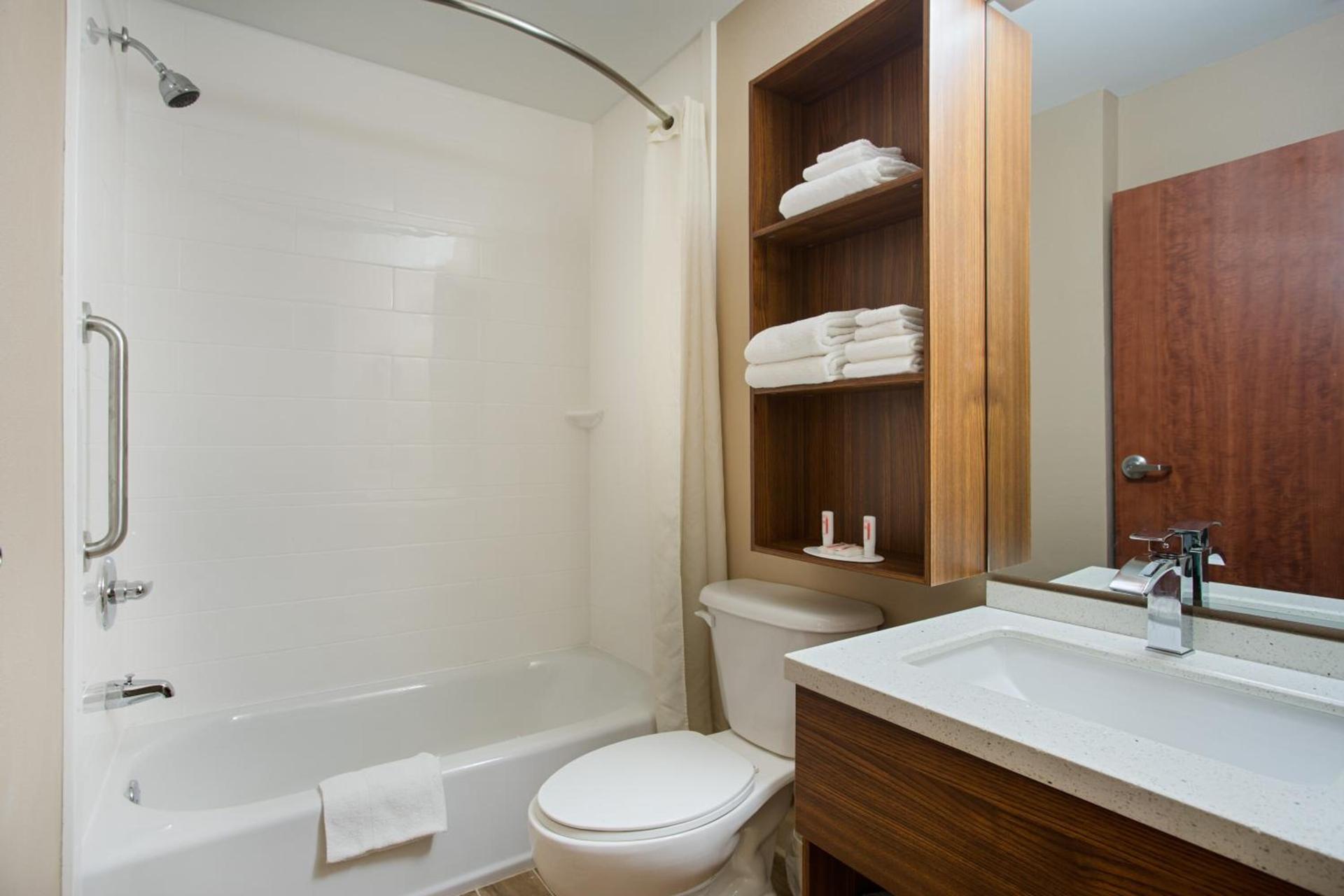 Microtel Inn & Suites by Wyndham Walterboro photo 22