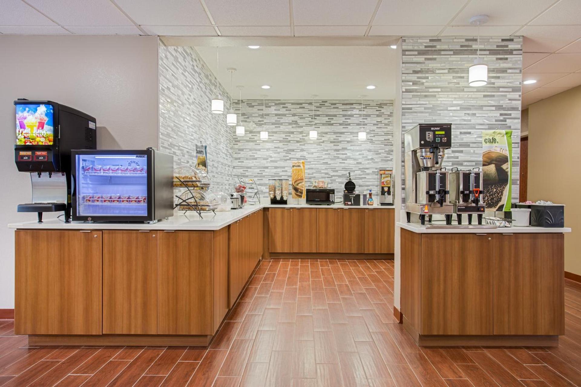 Microtel Inn & Suites by Wyndham Walterboro photo 24