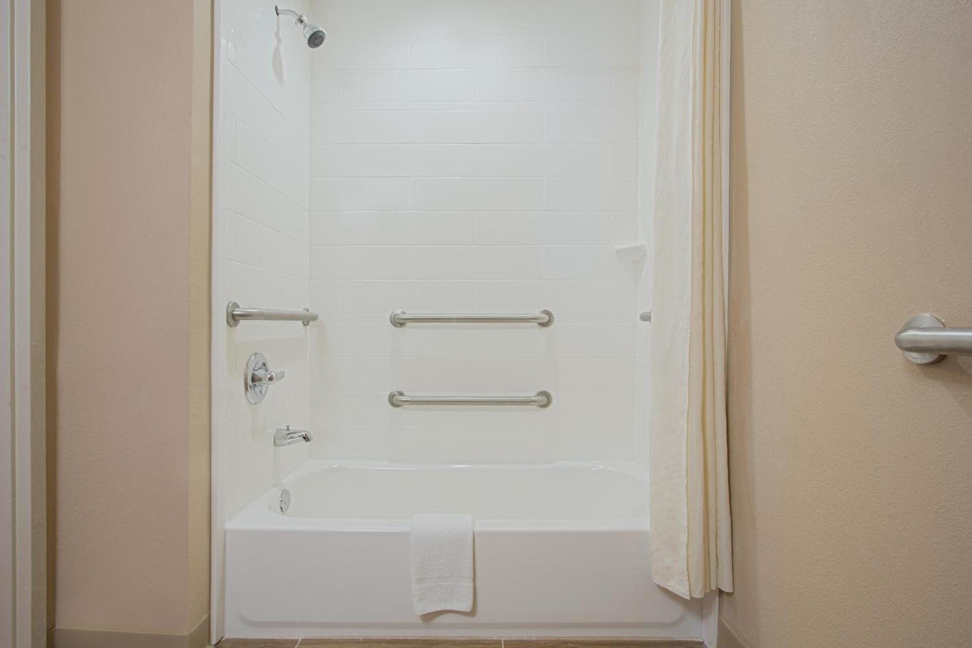 Microtel Inn & Suites by Wyndham Walterboro photo 25