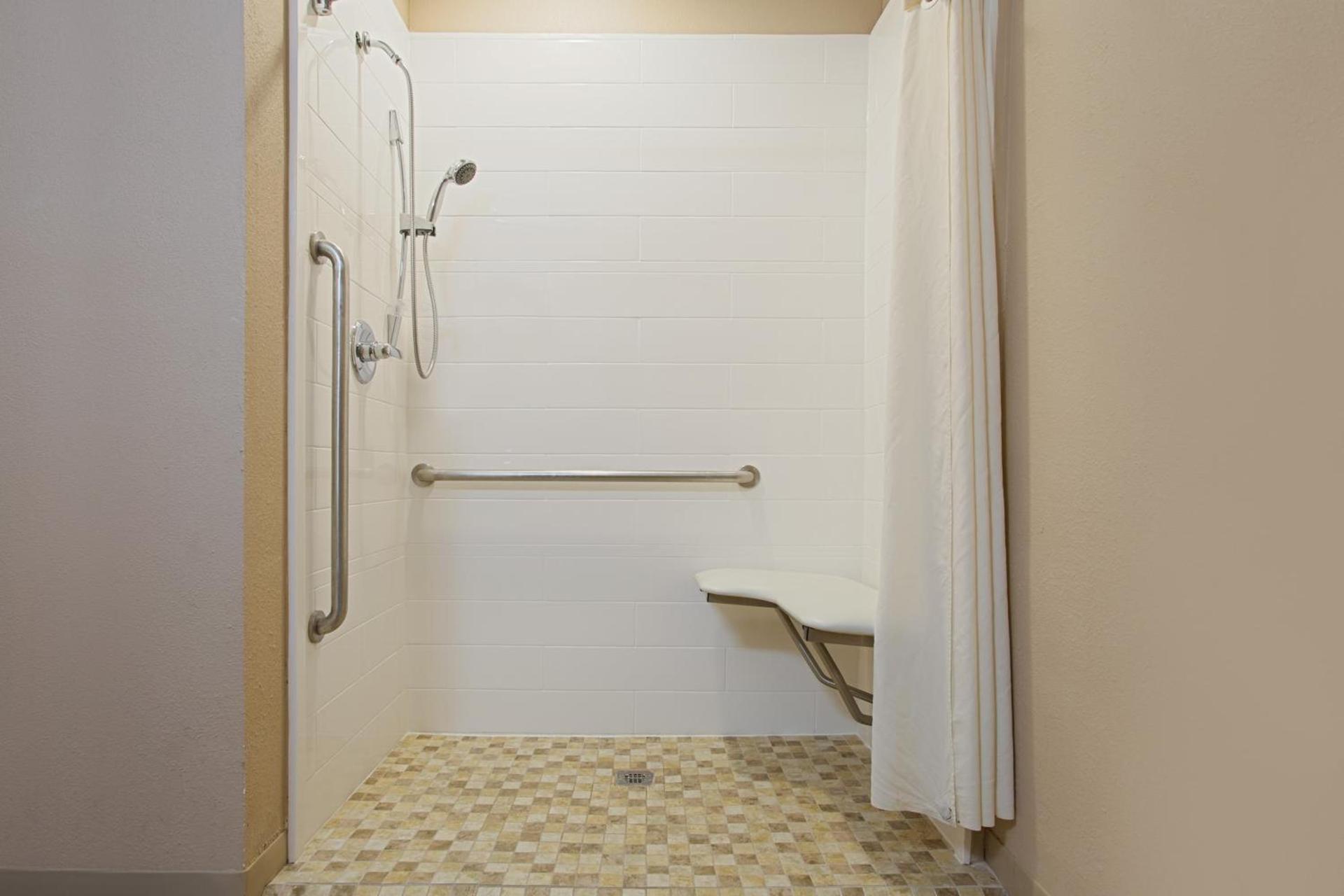 Microtel Inn & Suites by Wyndham Walterboro photo 27