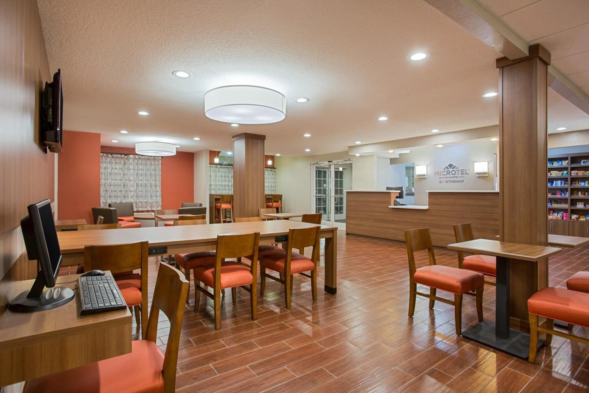 Microtel Inn & Suites by Wyndham Walterboro photo 33