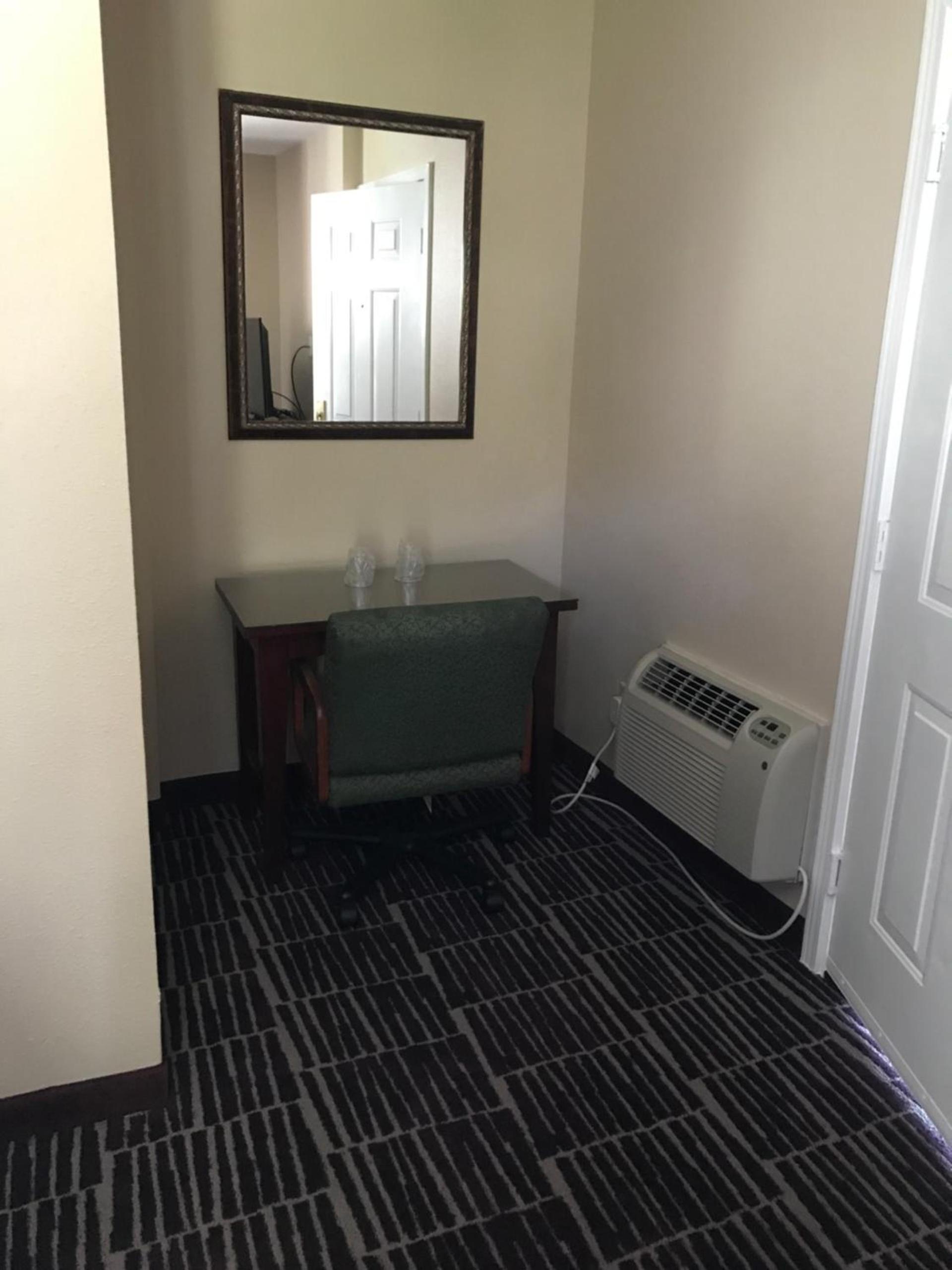 Economy Inn photo 2