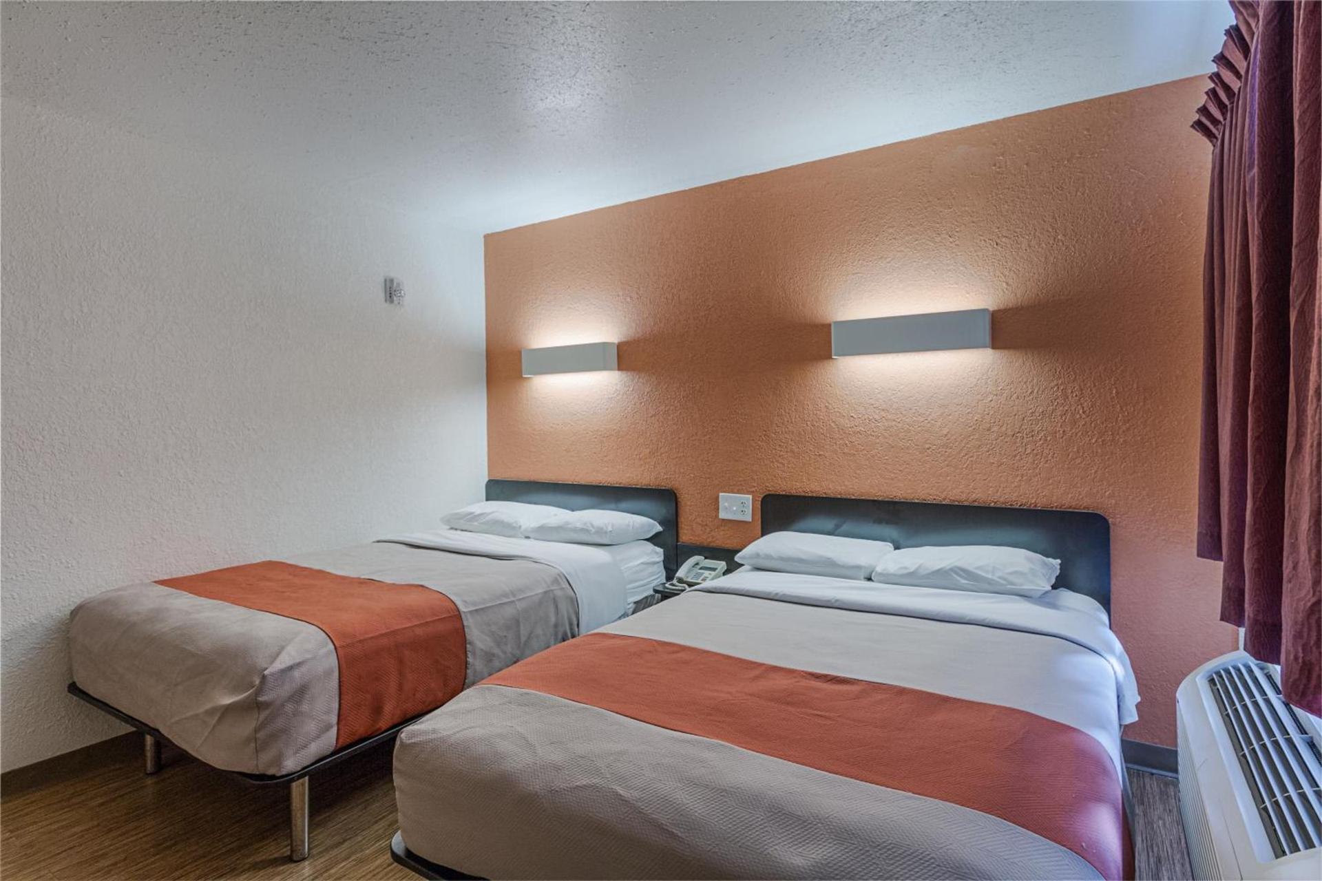 Motel 6-Oshkosh, WI photo 29