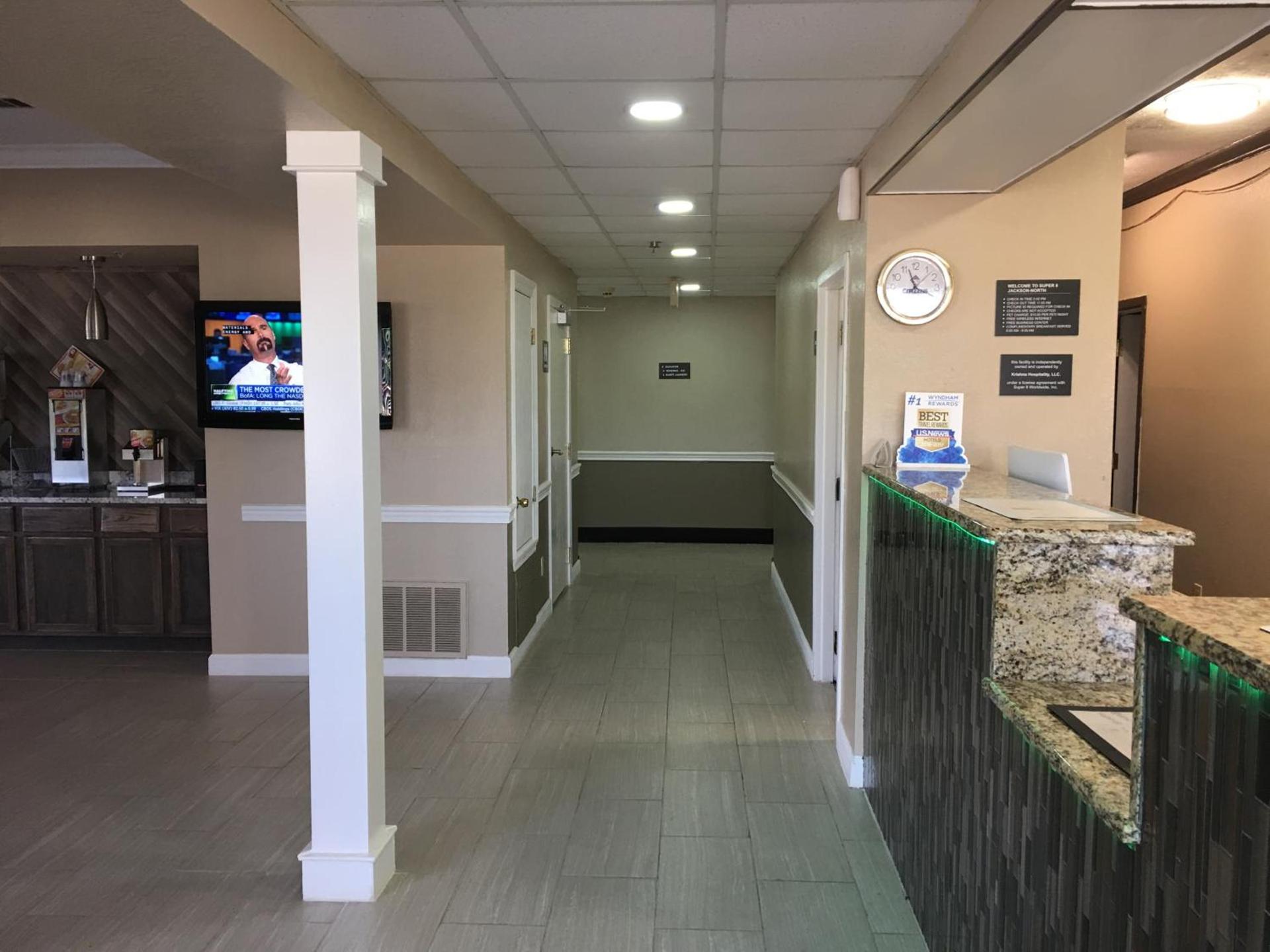 Super 8 by Wyndham Jackson Ridgeland photo 31