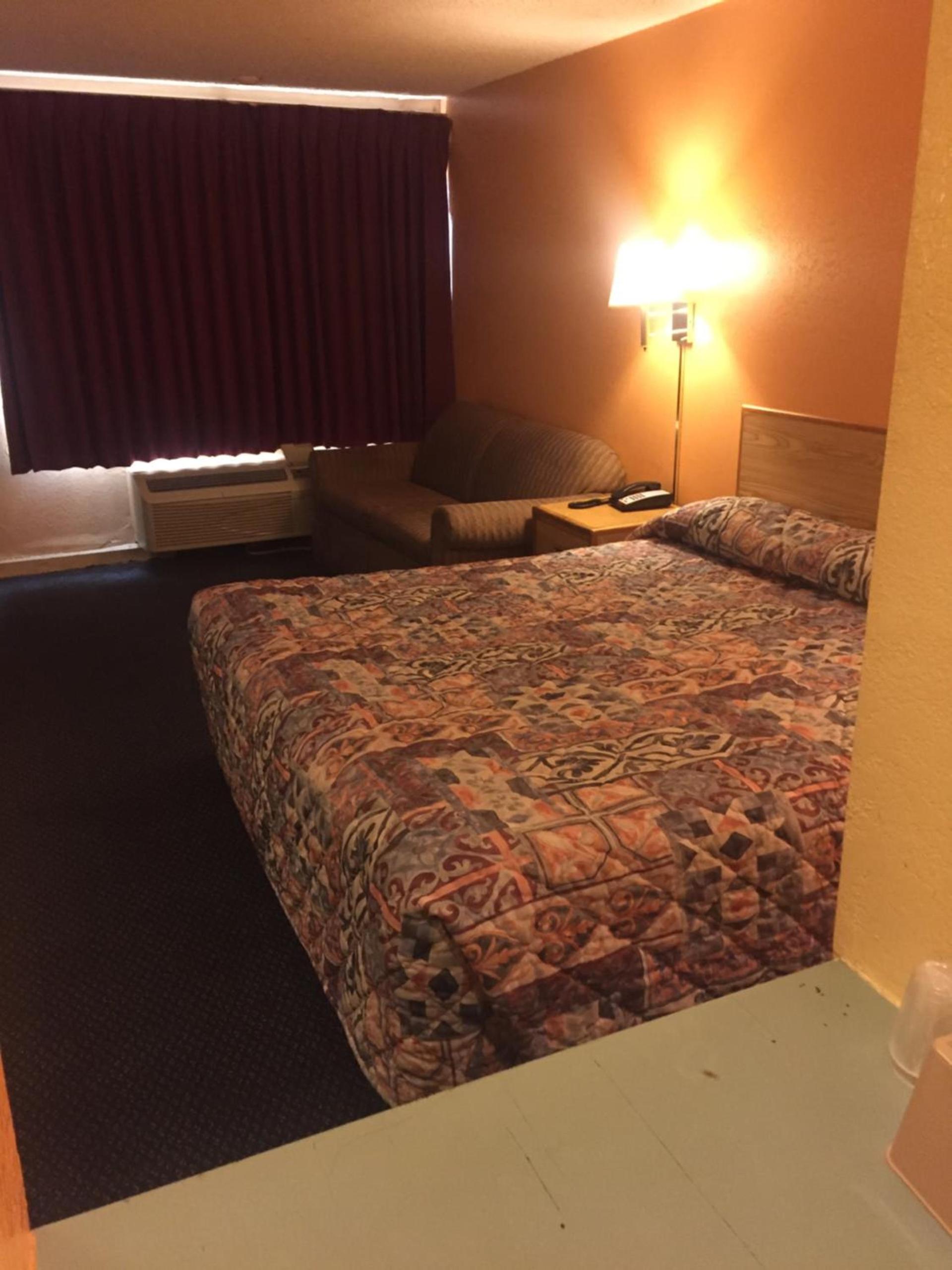 Camelot Inn photo 11